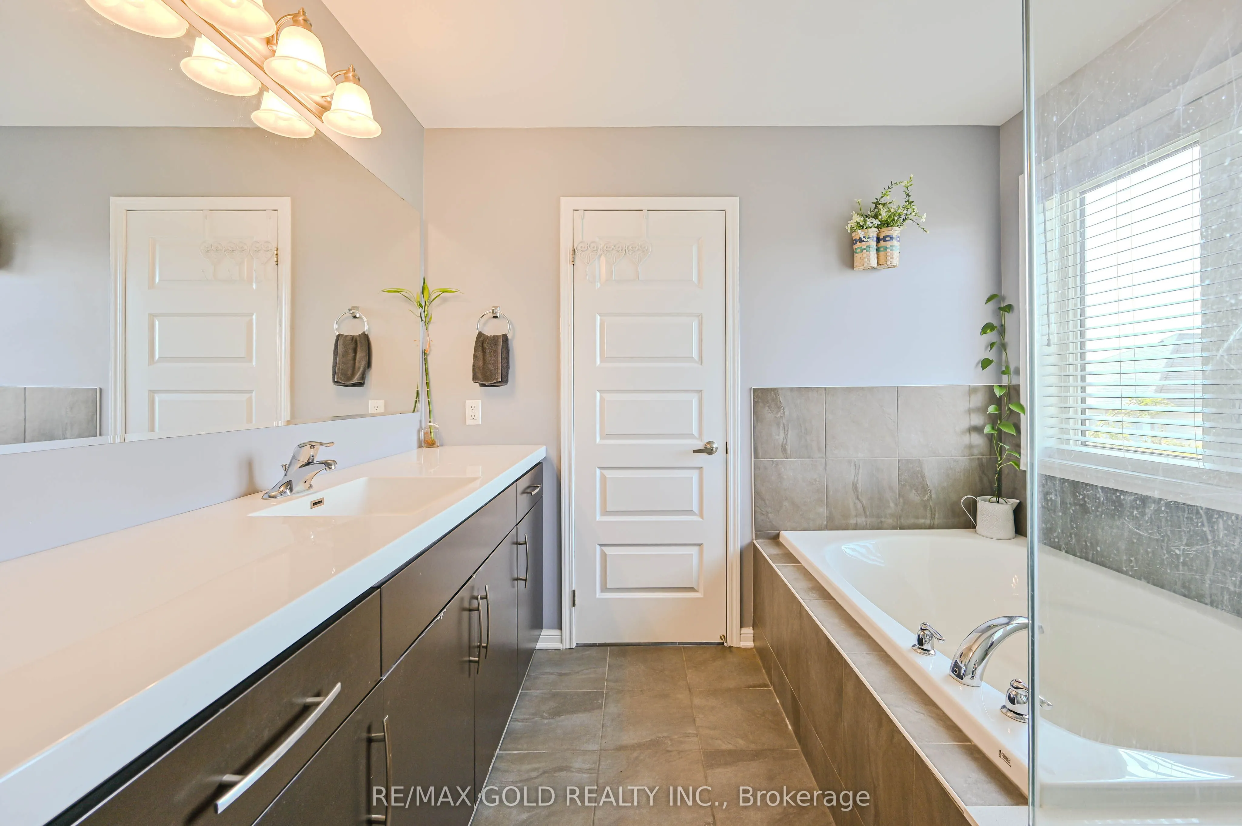20 Meadowcrest Lane