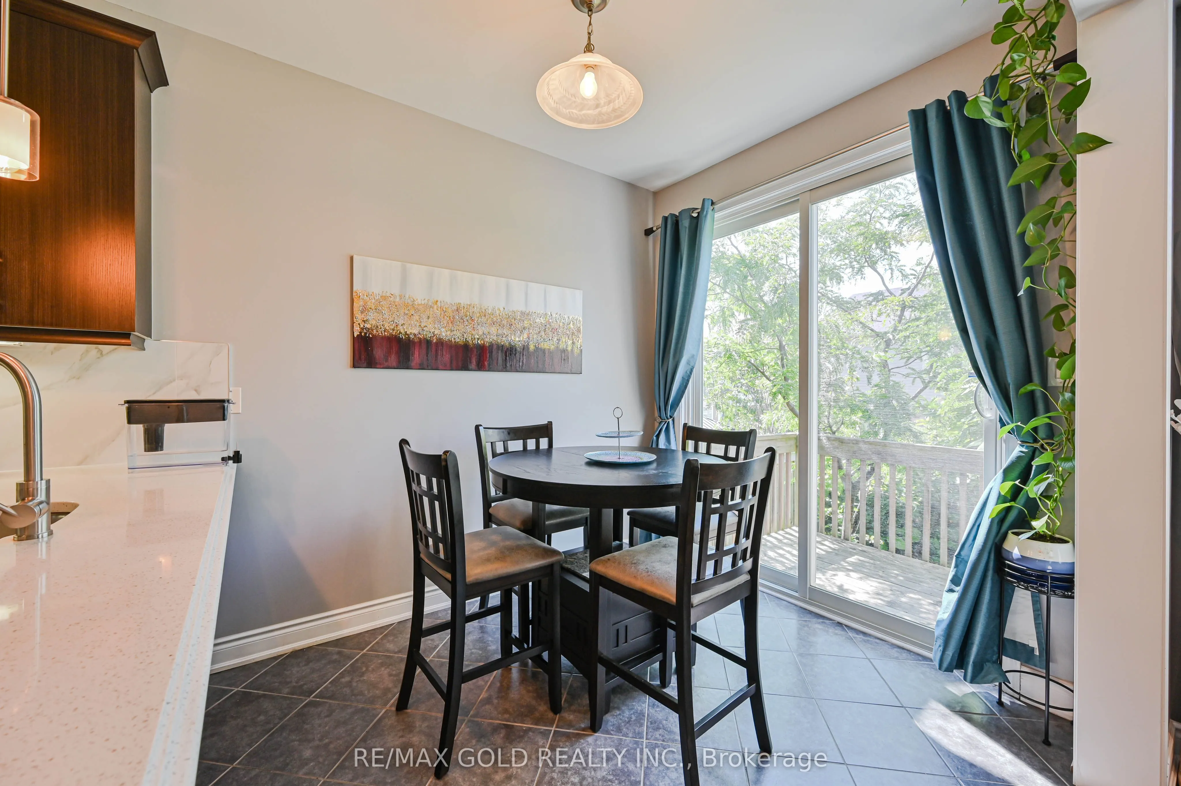 20 Meadowcrest Lane