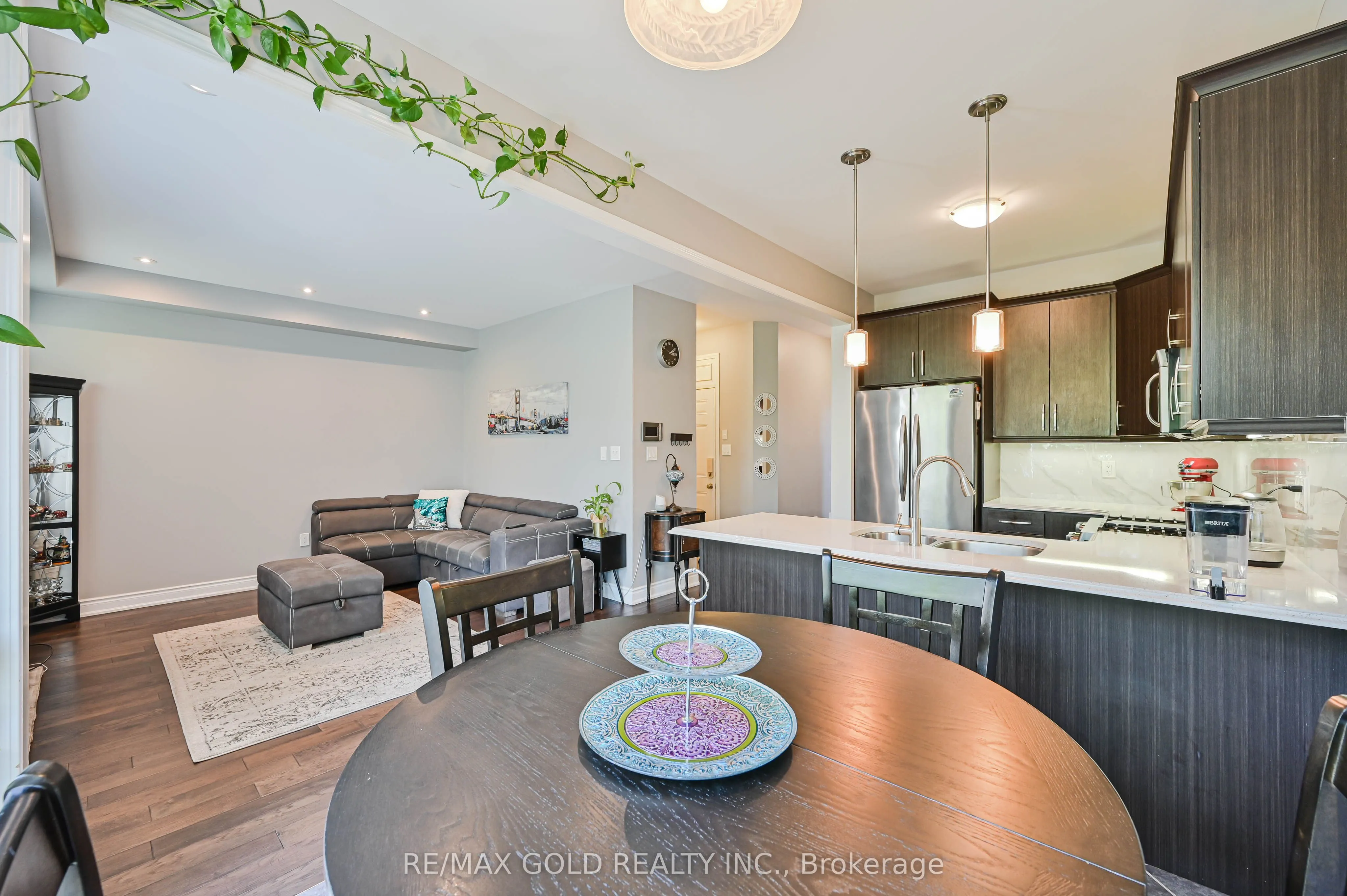 20 Meadowcrest Lane