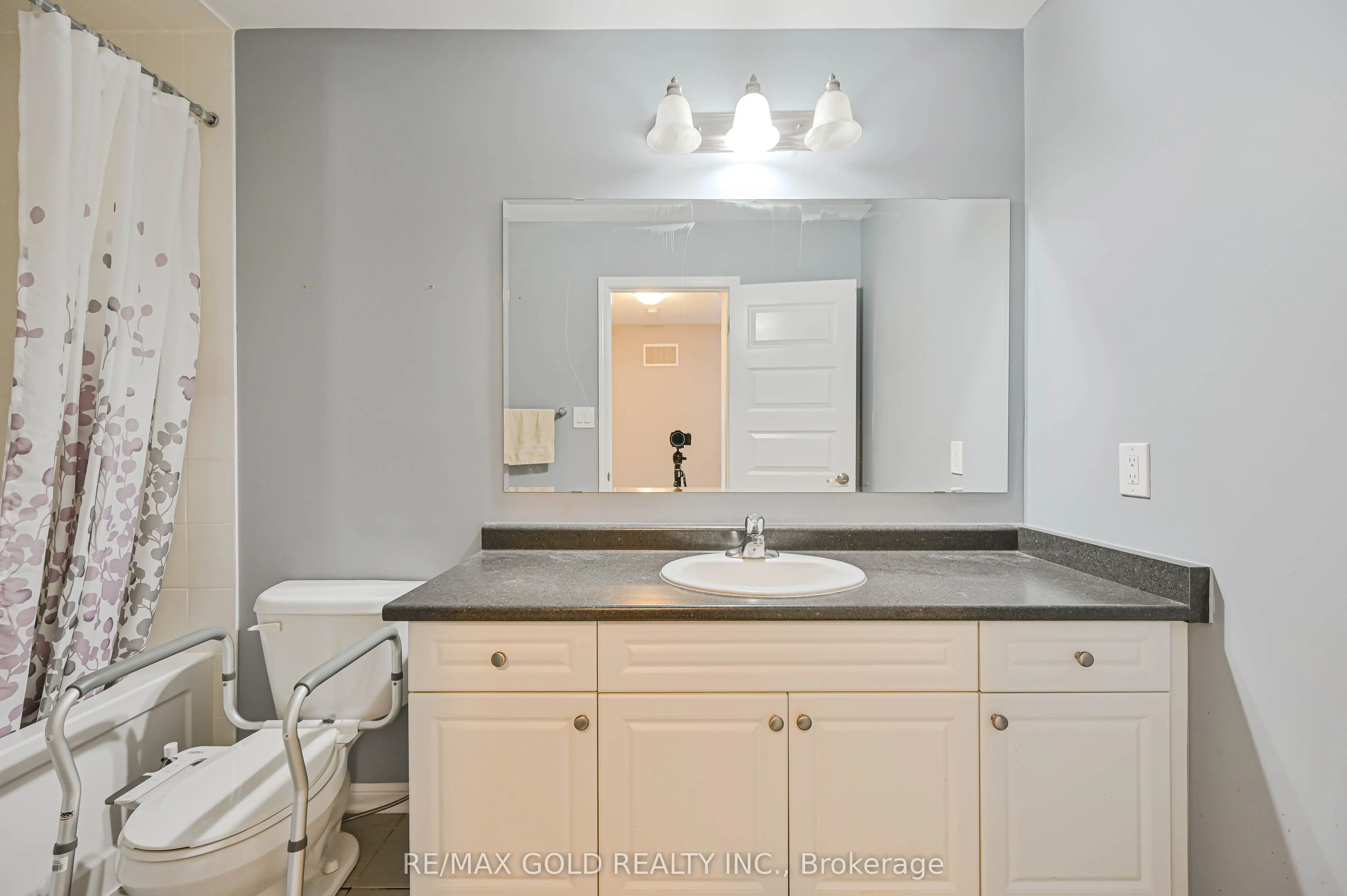 20 Meadowcrest Lane