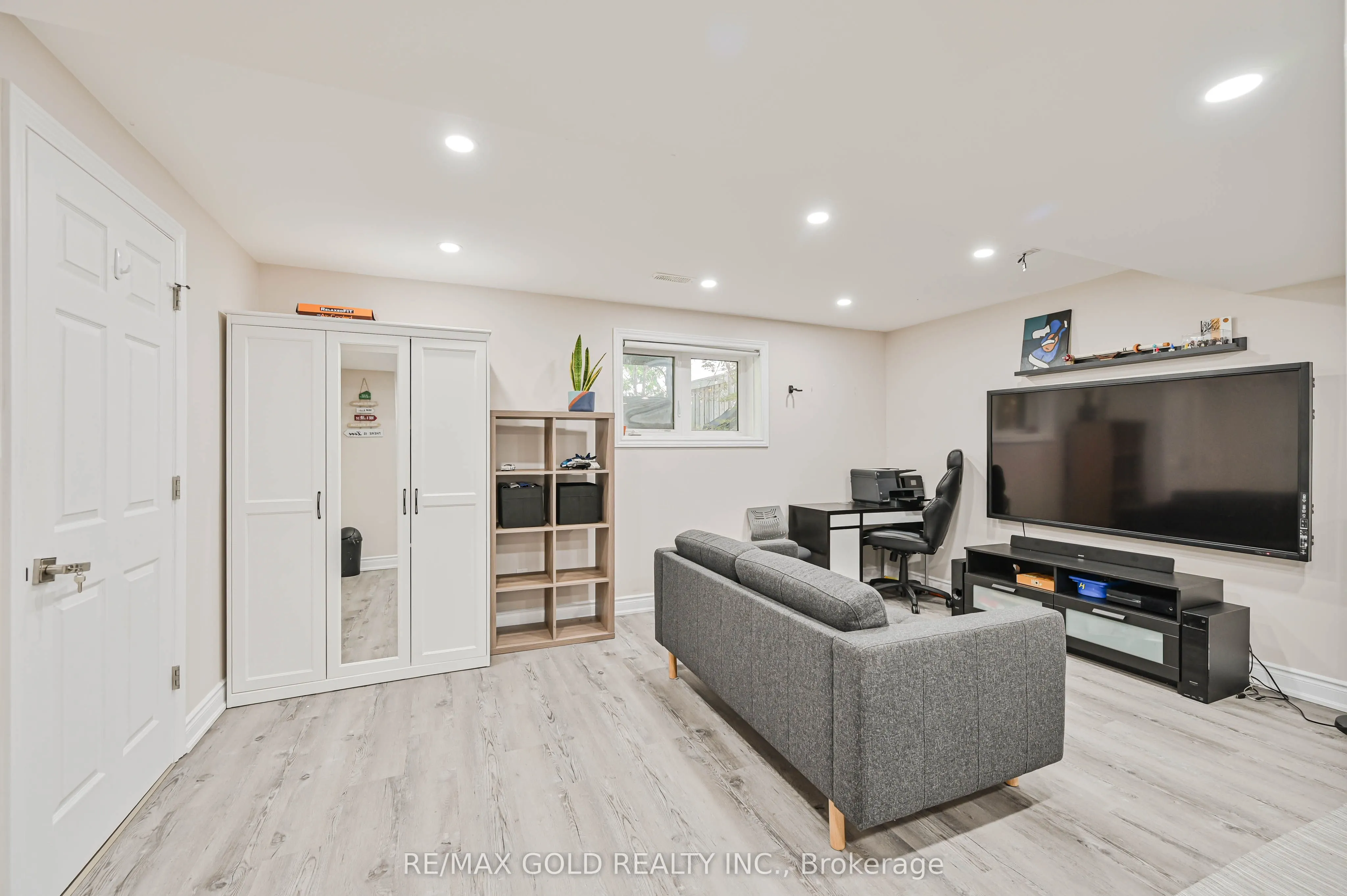 20 Meadowcrest Lane