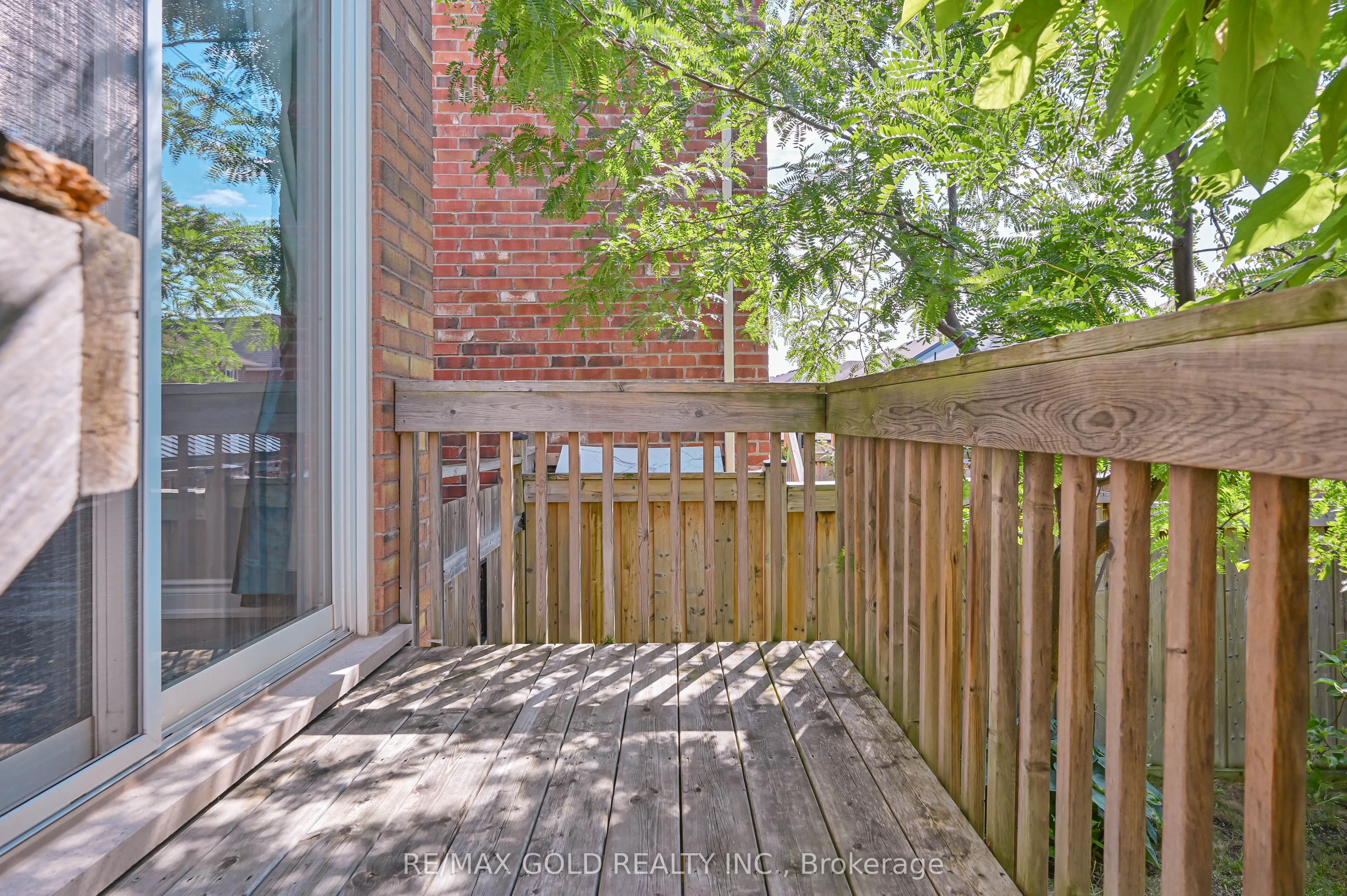 20 Meadowcrest Lane