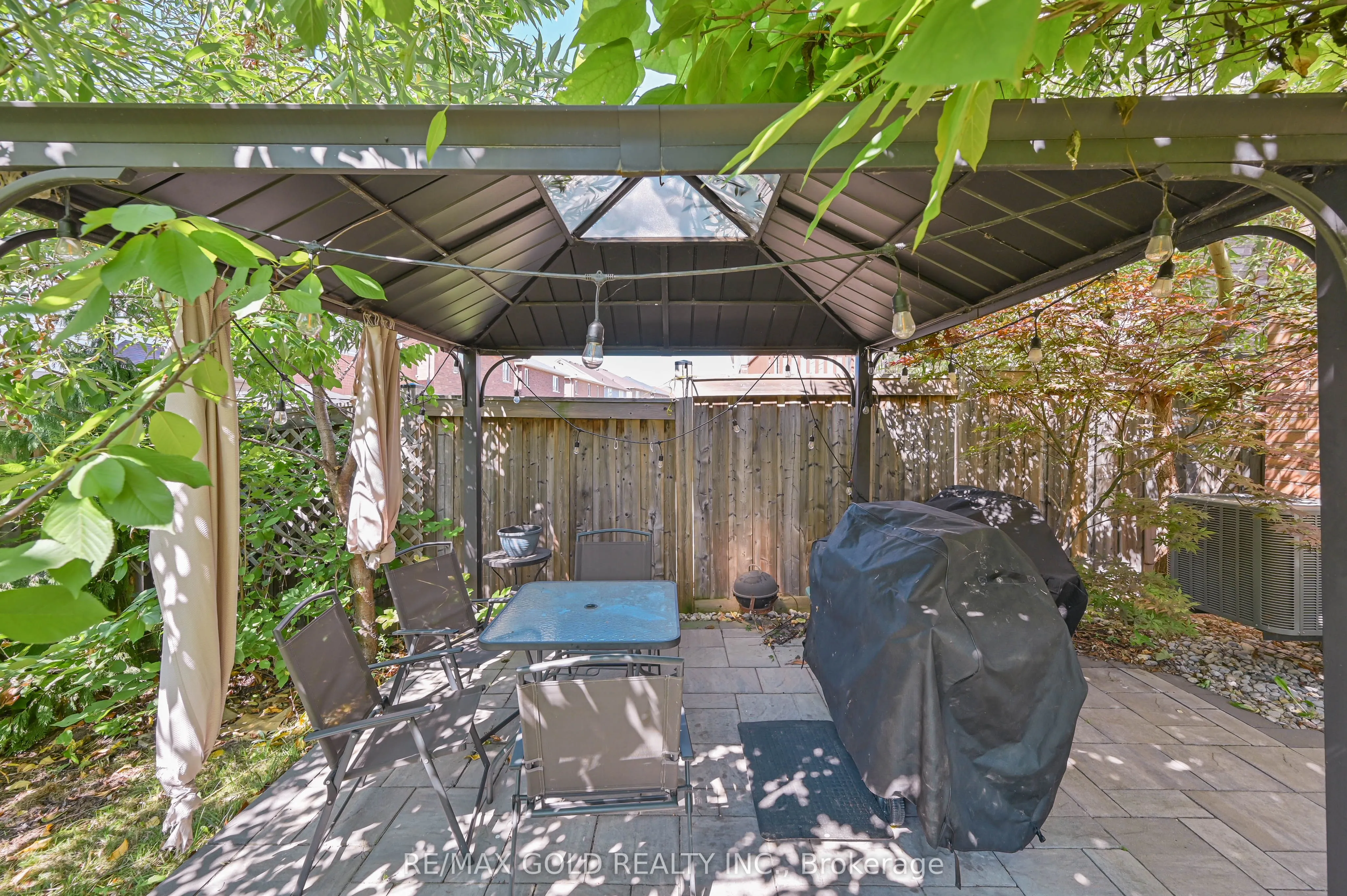 20 Meadowcrest Lane