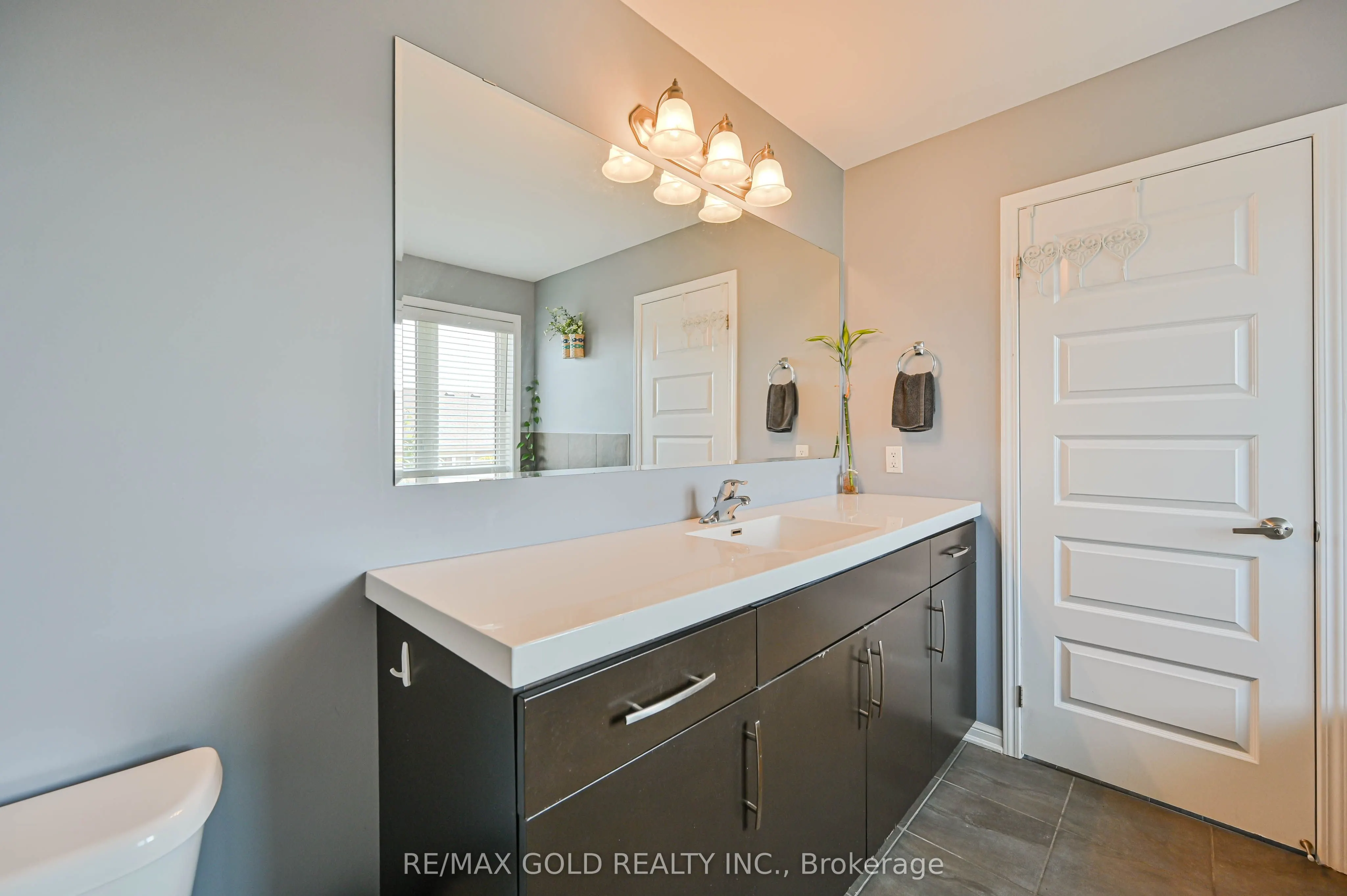 20 Meadowcrest Lane
