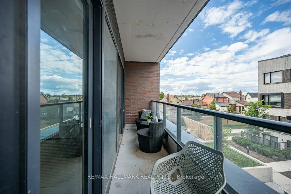 1808 St. Clair Avenue W, #220