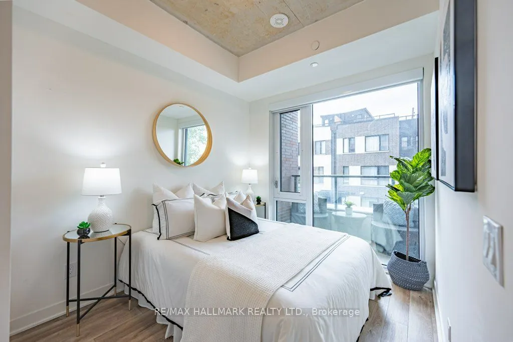 1808 St. Clair Avenue W, #220