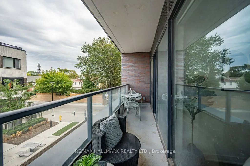 1808 St. Clair Avenue W, #220