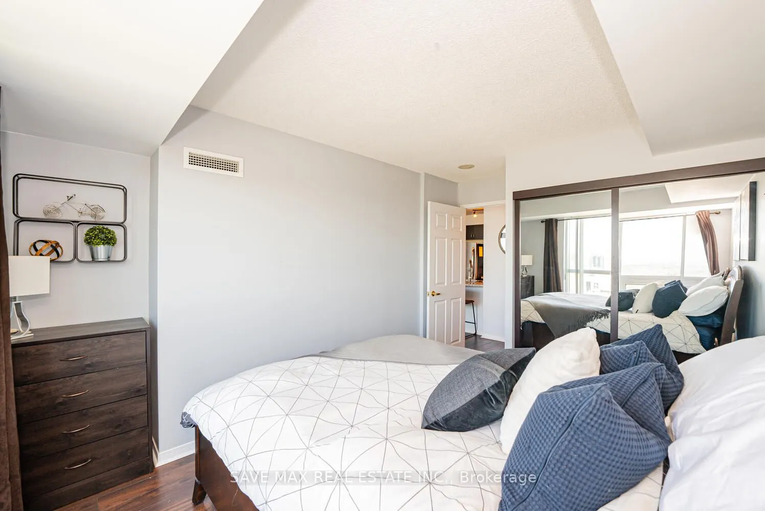 4900 Glen Erin Drive, #1801