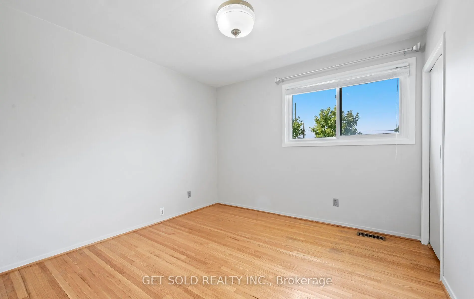 54 Ringway Crescent