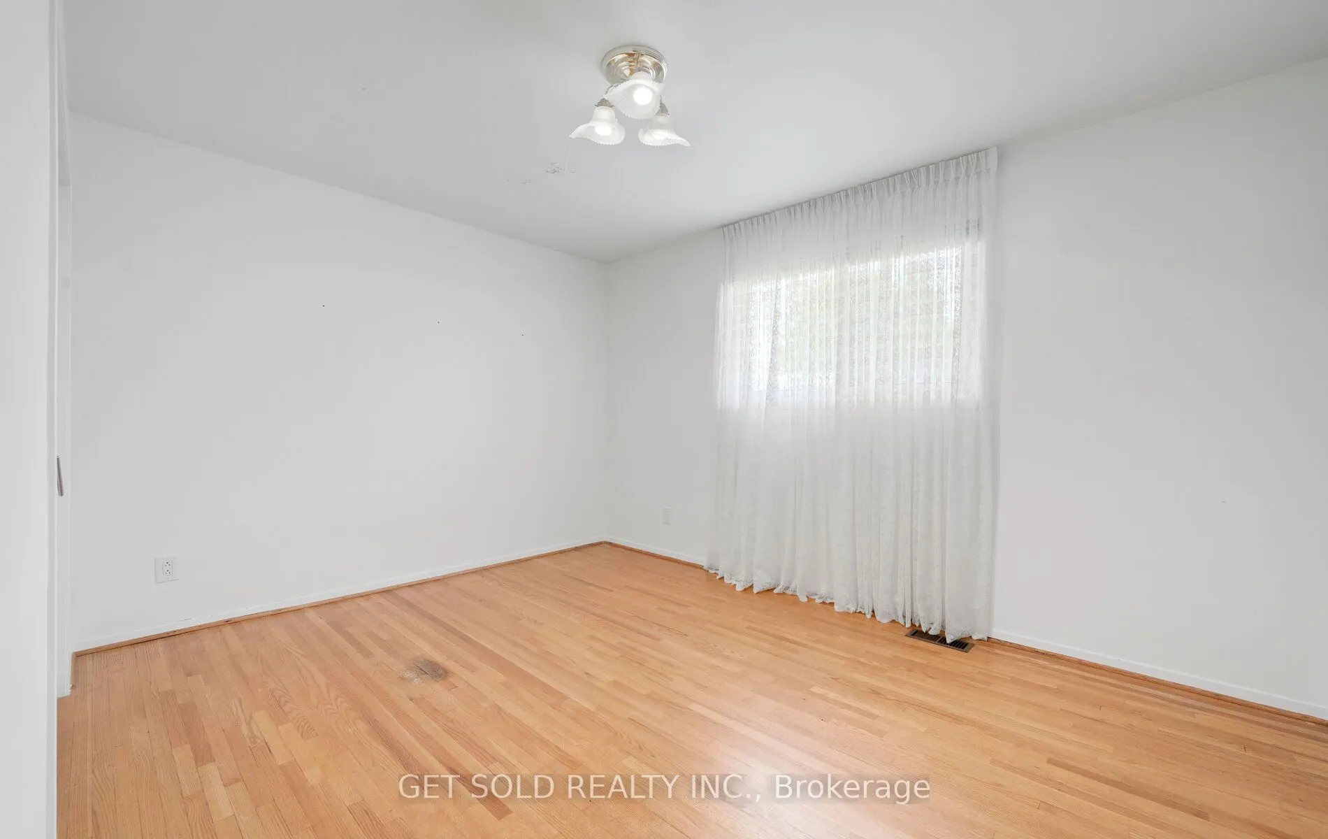 54 Ringway Crescent