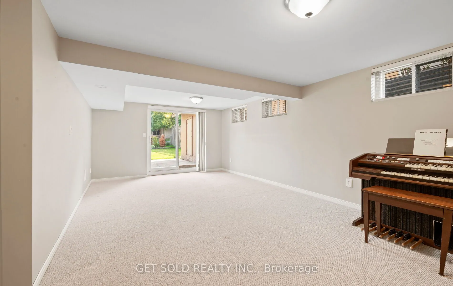 54 Ringway Crescent