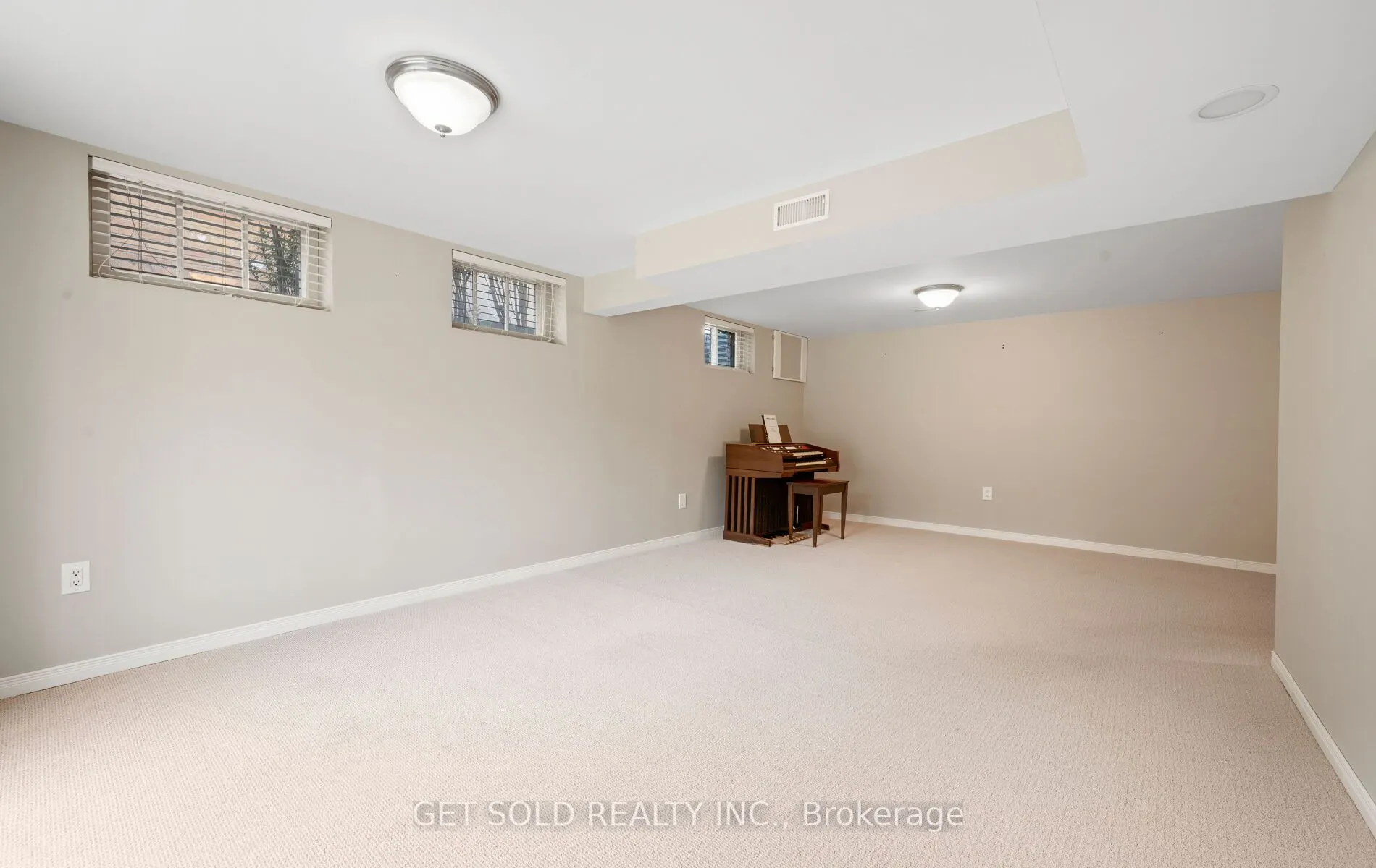 54 Ringway Crescent