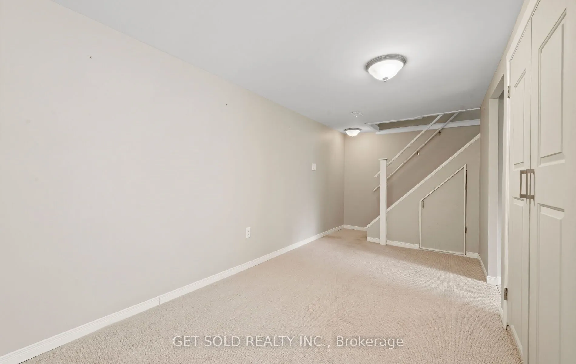 54 Ringway Crescent