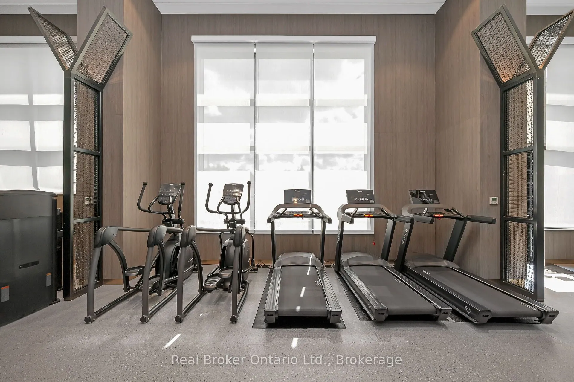 395 Dundas Street W, #718