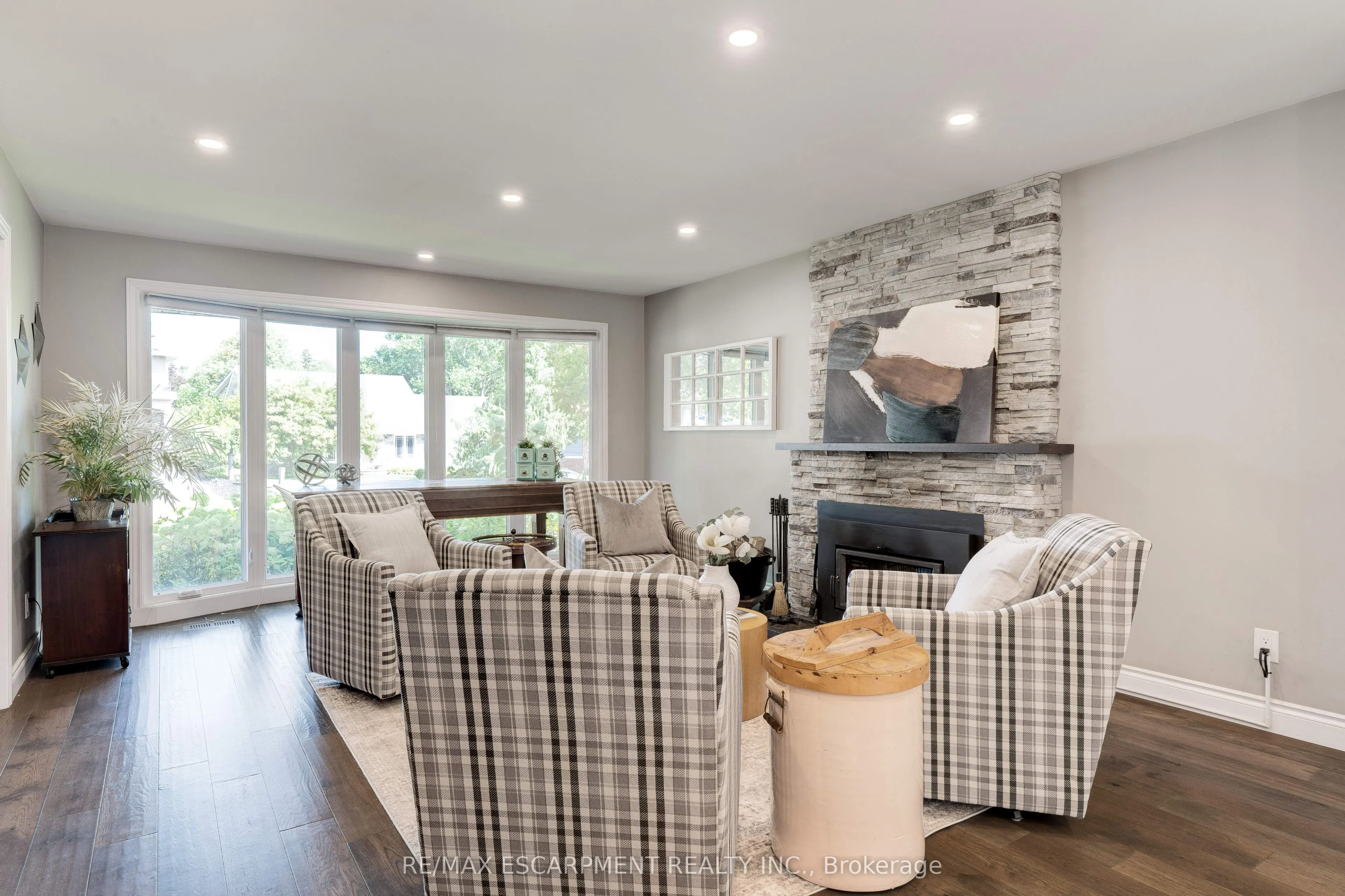 2118 Agincourt Acres