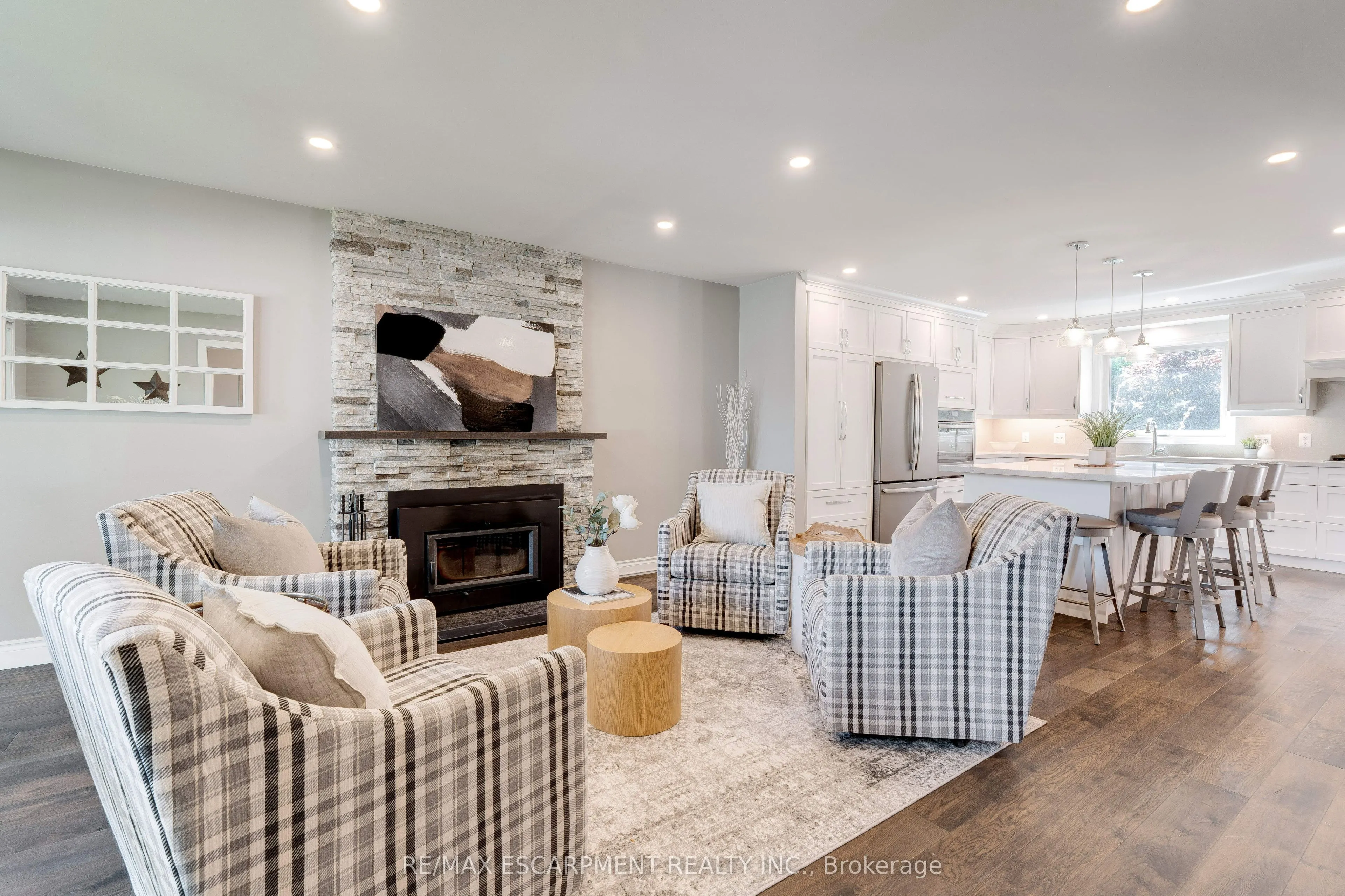 2118 Agincourt Acres