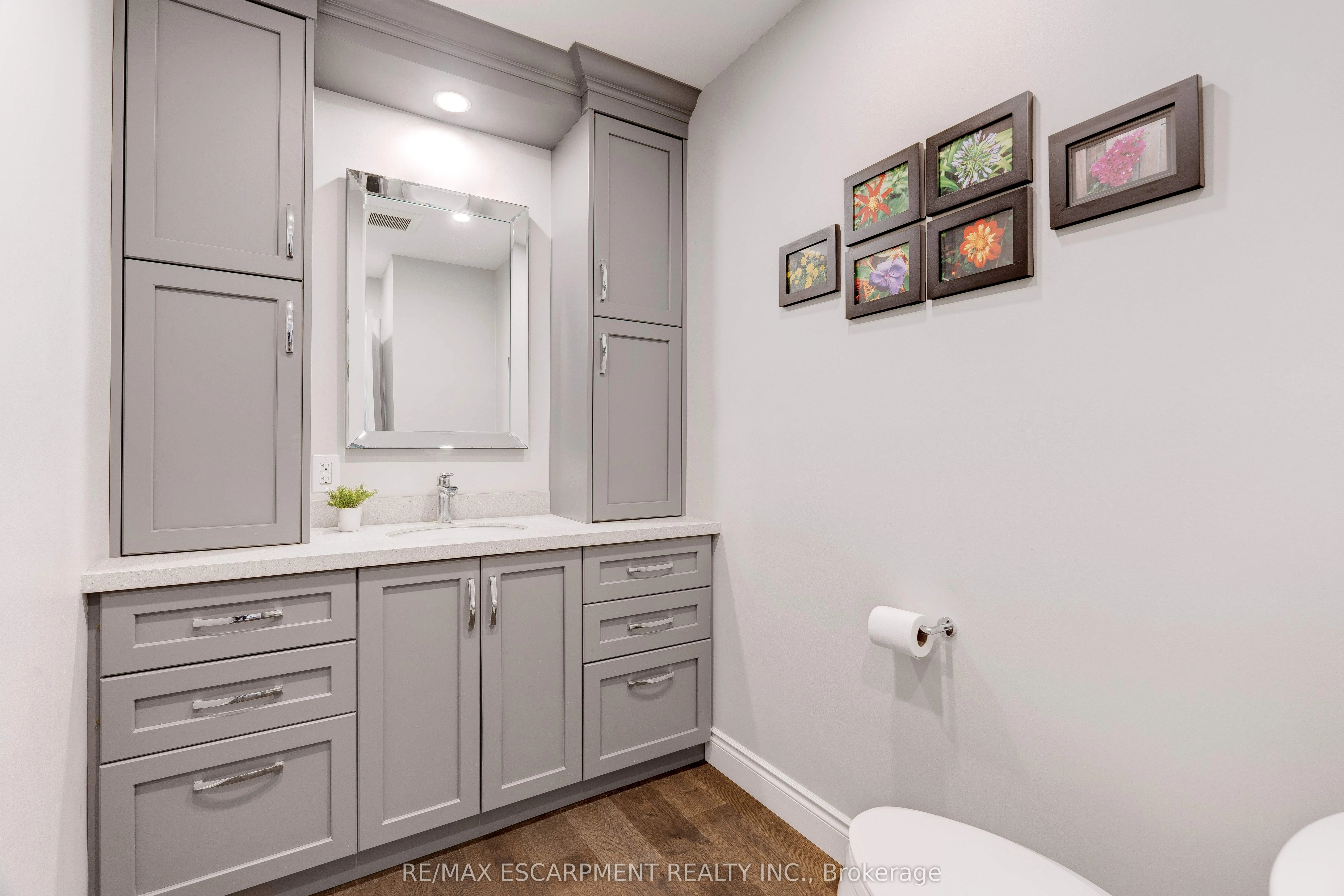 2118 Agincourt Acres