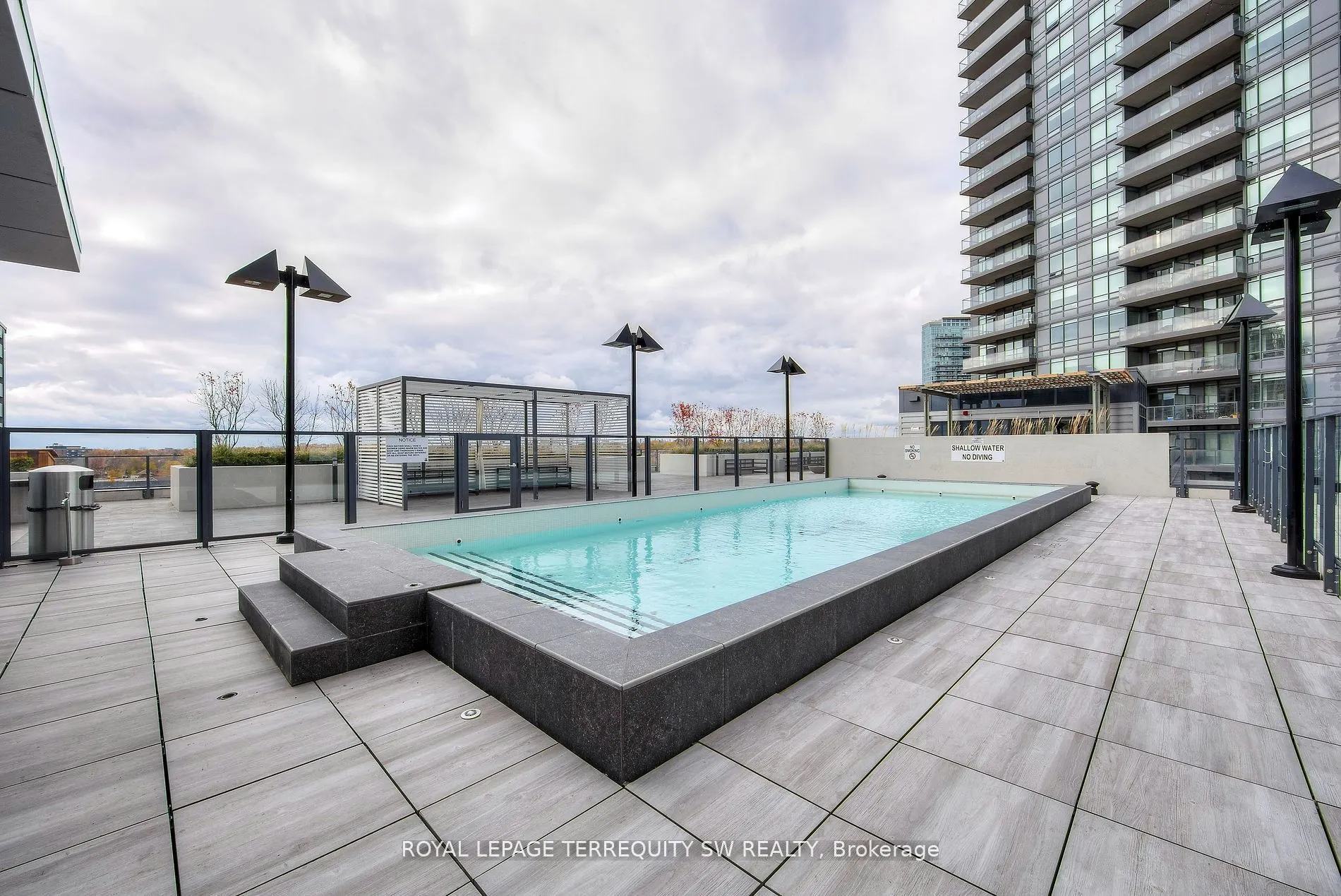 10 Park Lawn Road, #1208