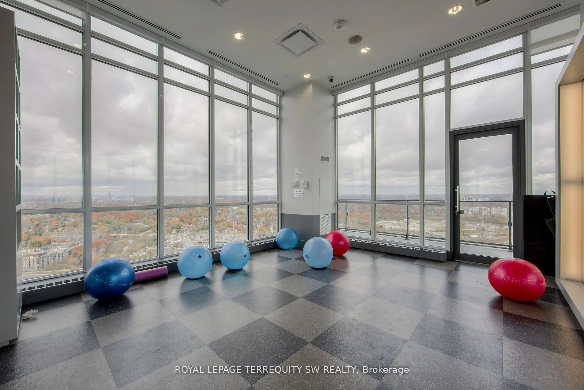 10 Park Lawn Road, #1208