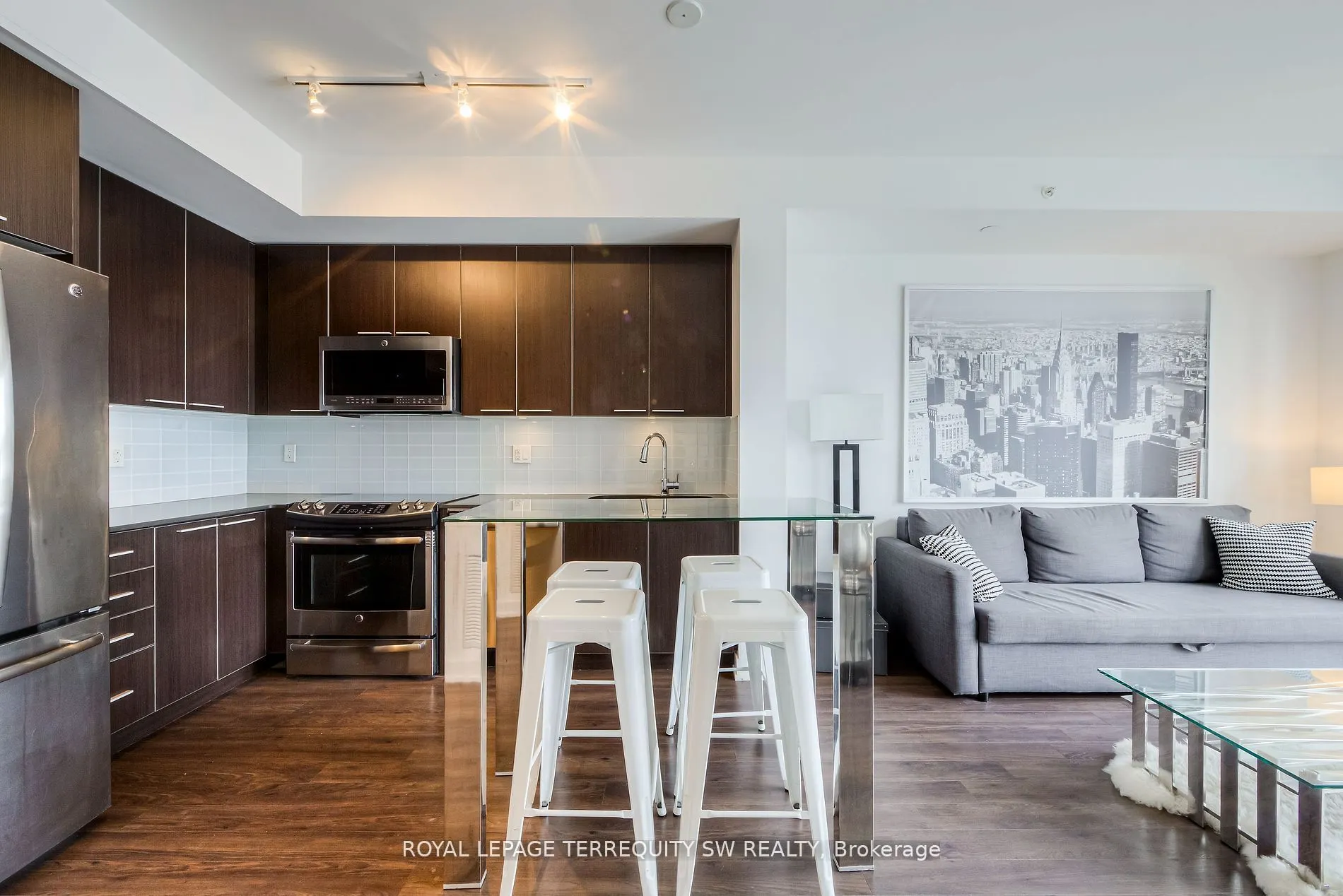 10 Park Lawn Road, #1208