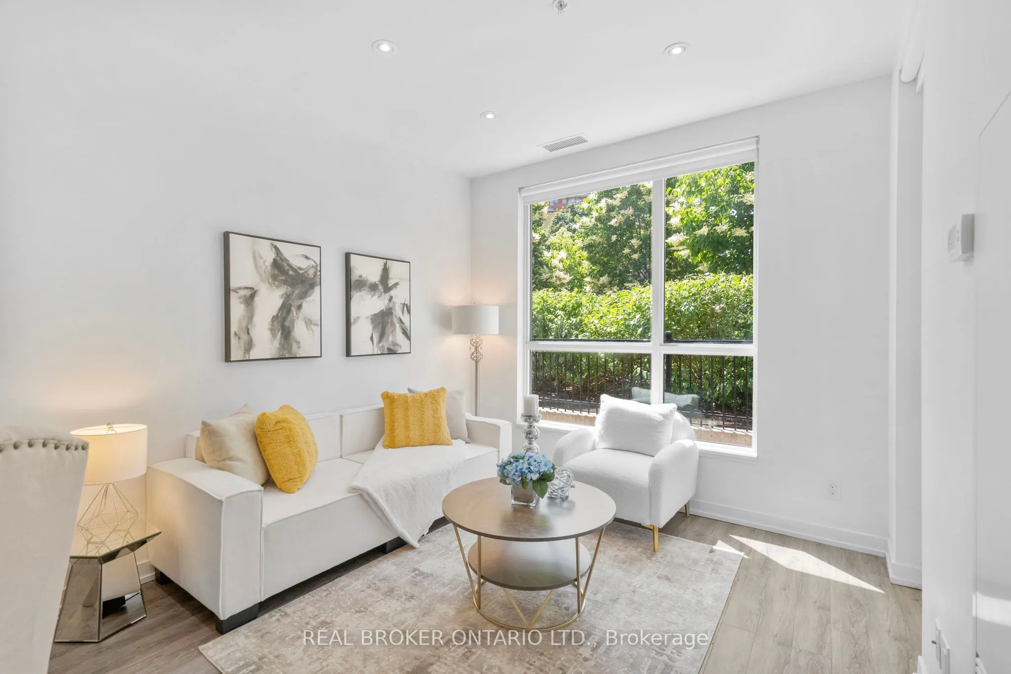 840 Queen's Plate Drive, #103