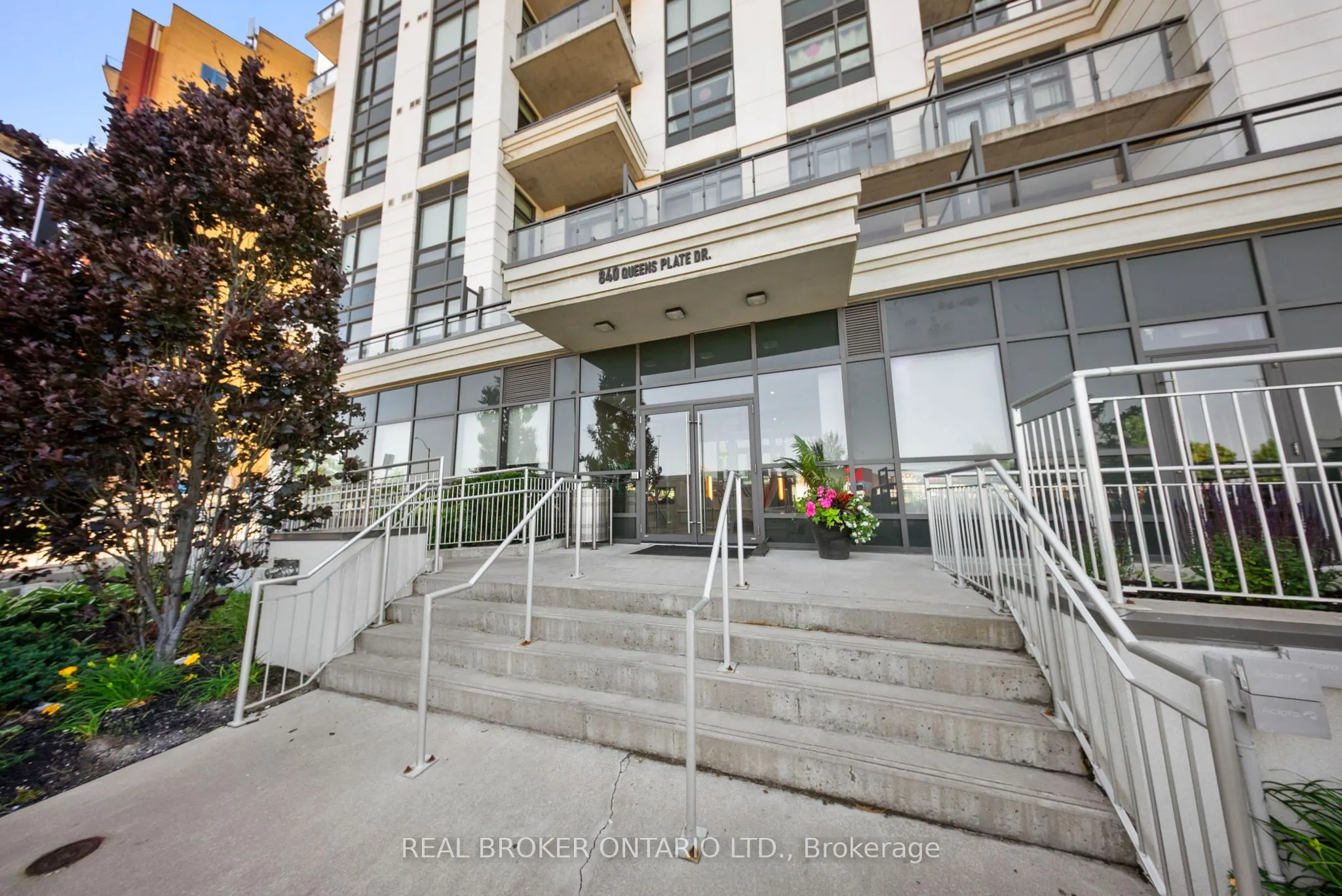 840 Queen's Plate Drive, #103