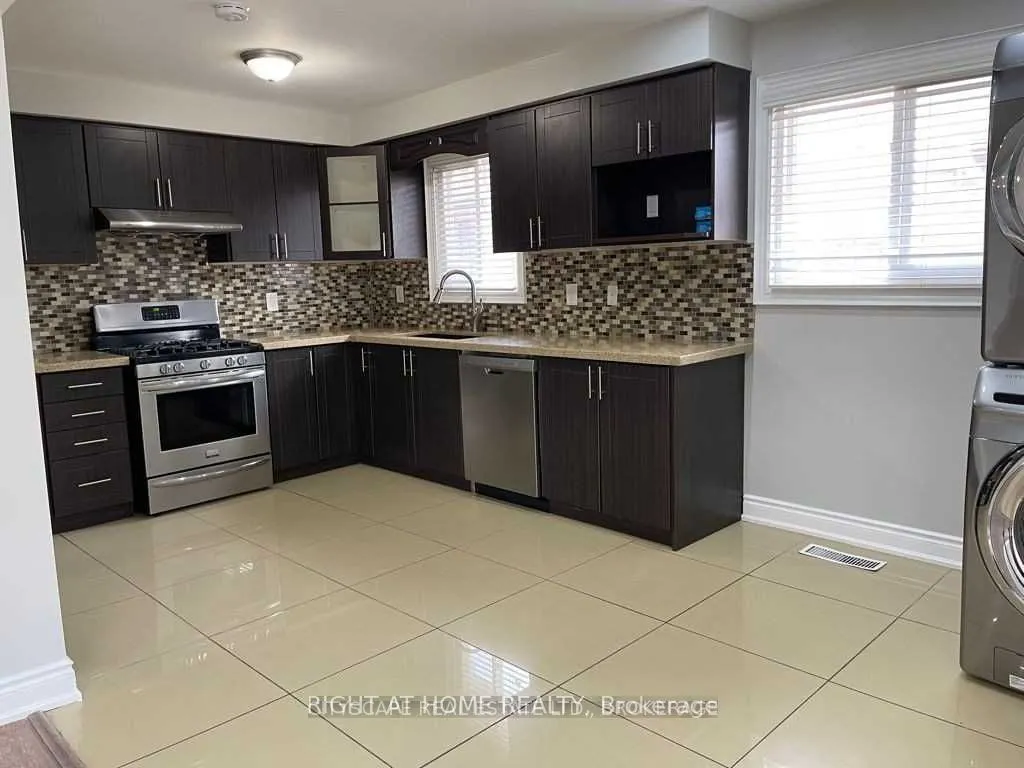 28 Major Oaks Drive, #Upper