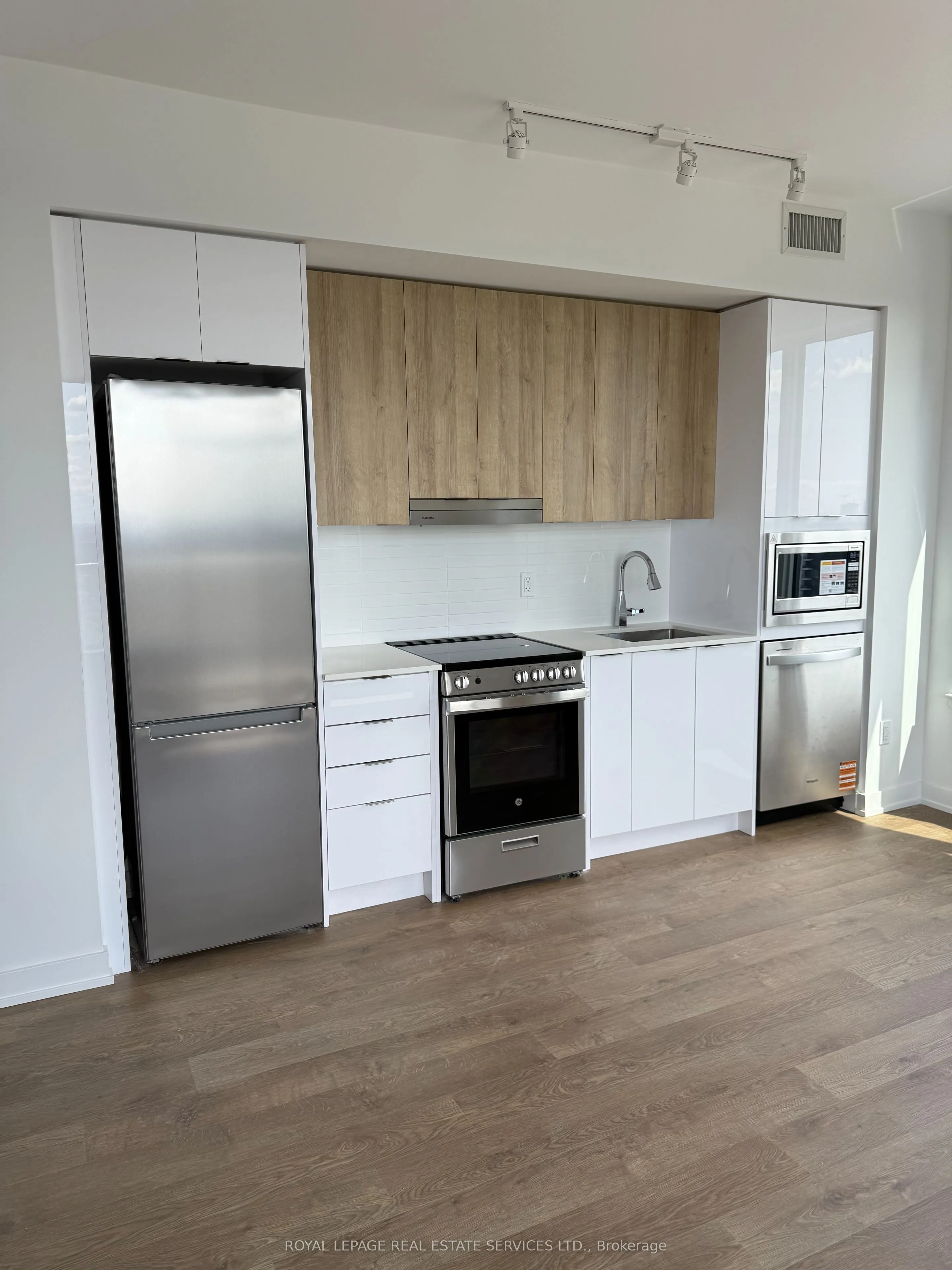 5105 Hurontario Street, #3205
