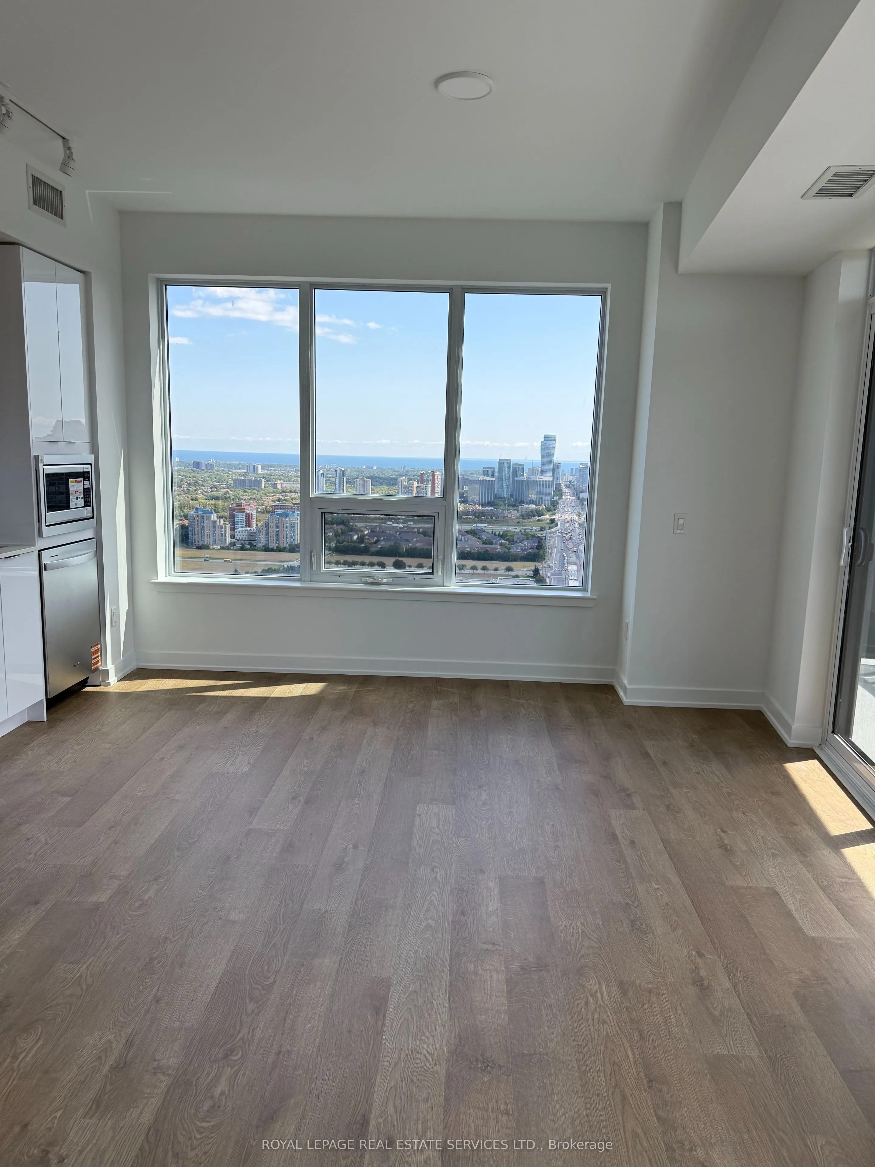 5105 Hurontario Street, #3205