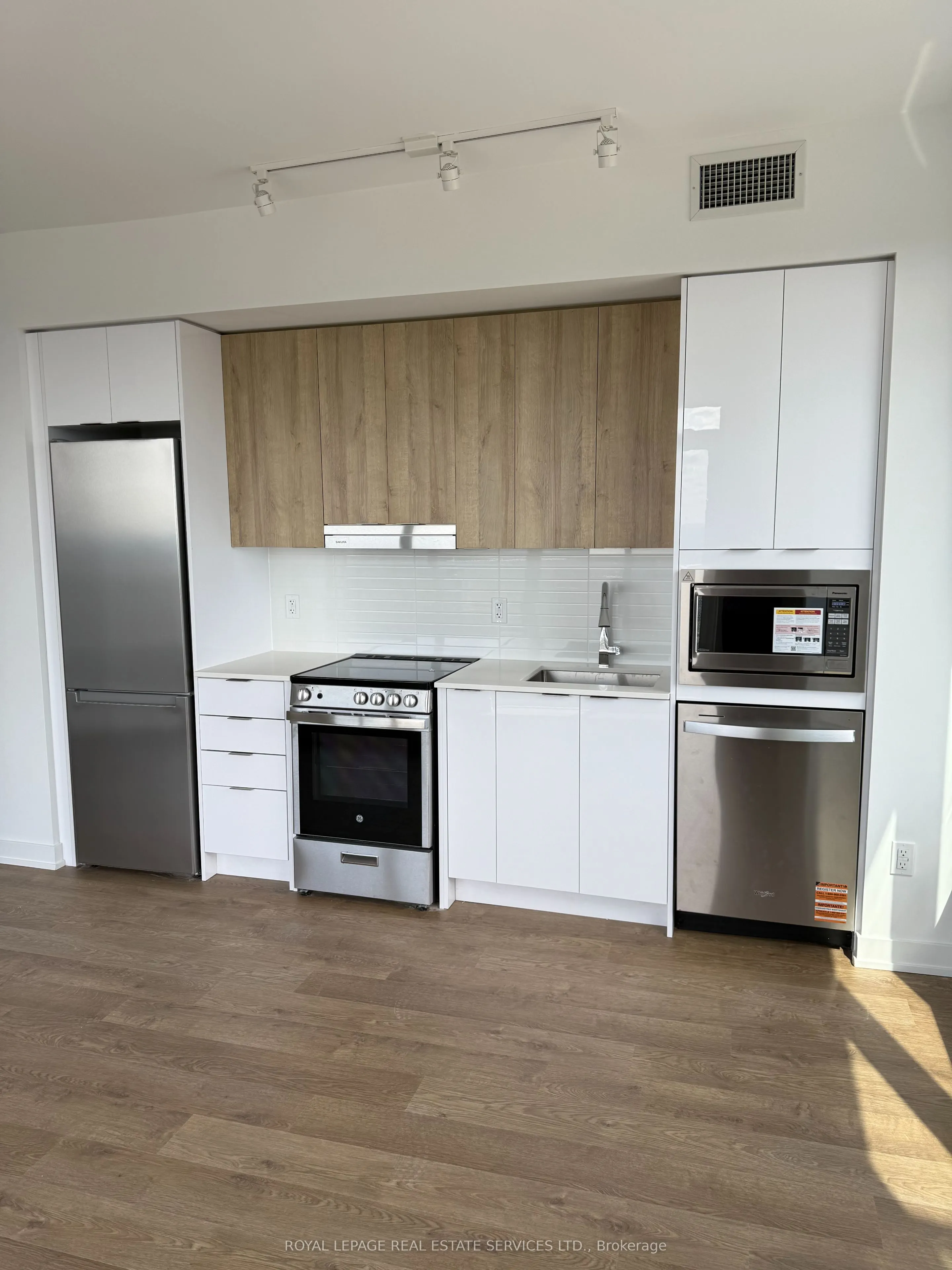 5105 Hurontario Street, #3205