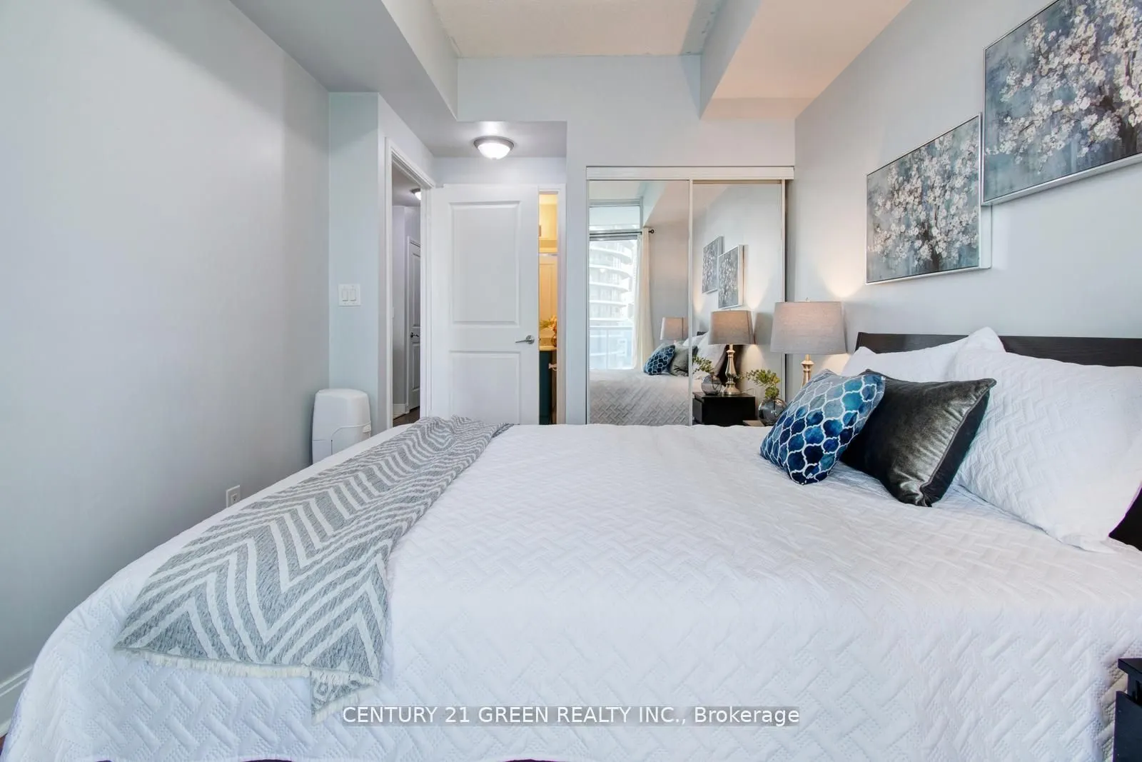80 Absolute Avenue, #1207