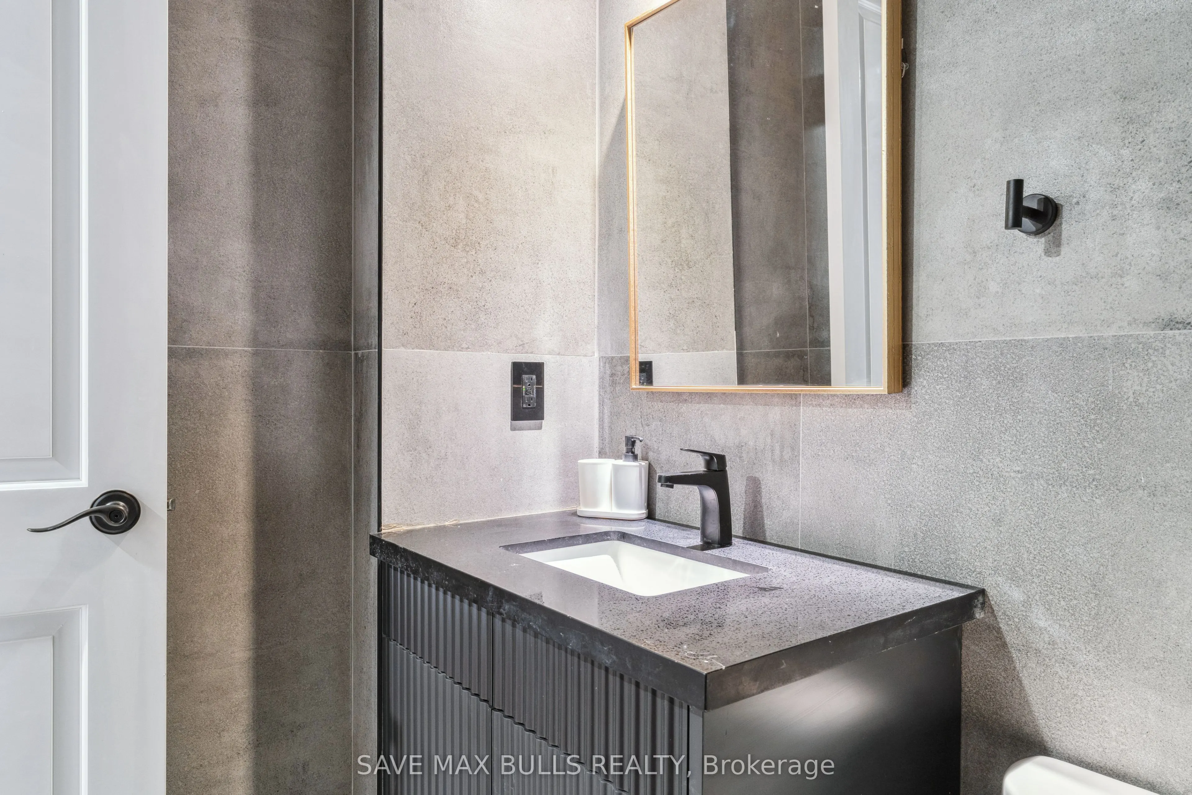 1320 Queen Street W