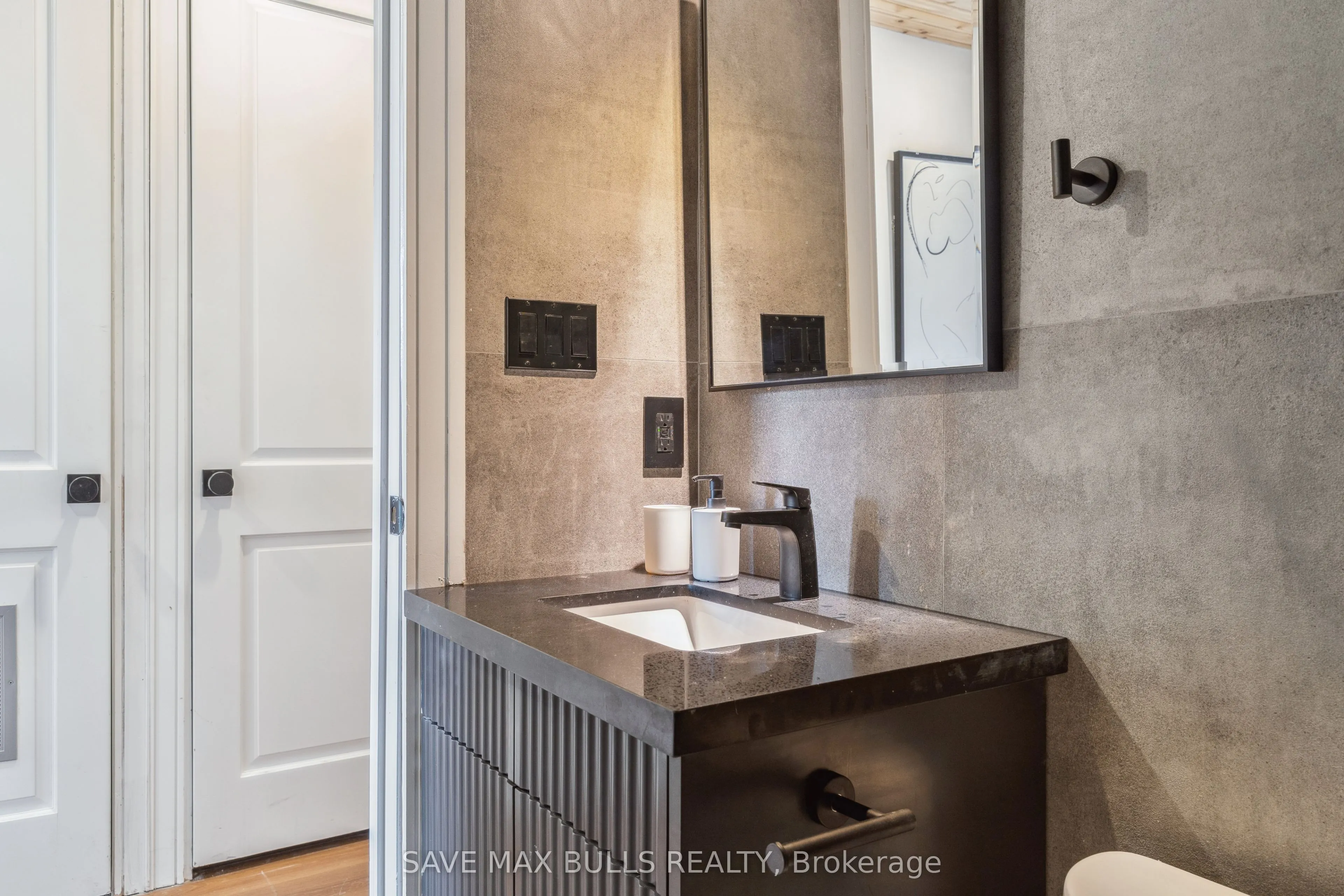 1320 Queen Street W