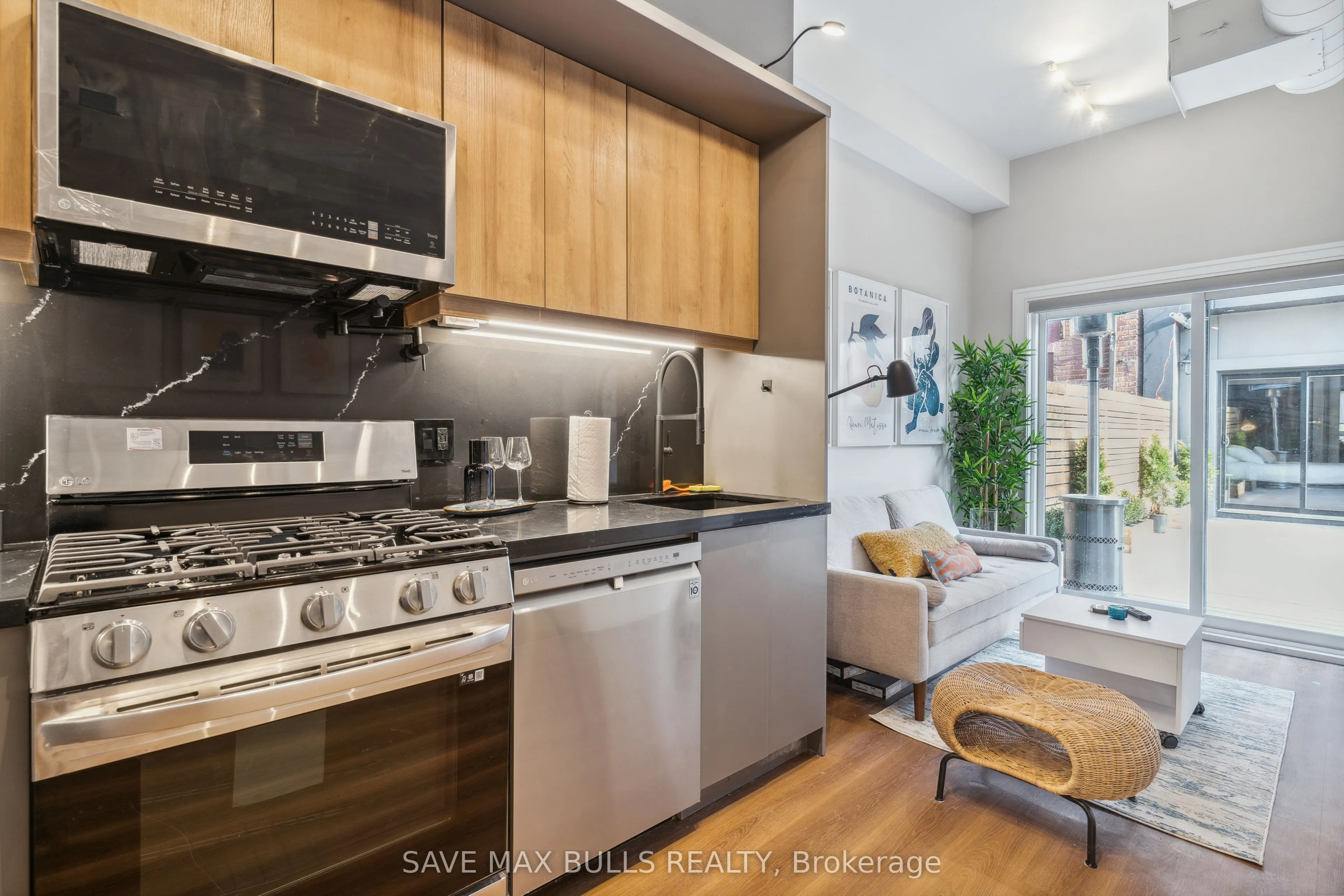 1320 Queen Street W