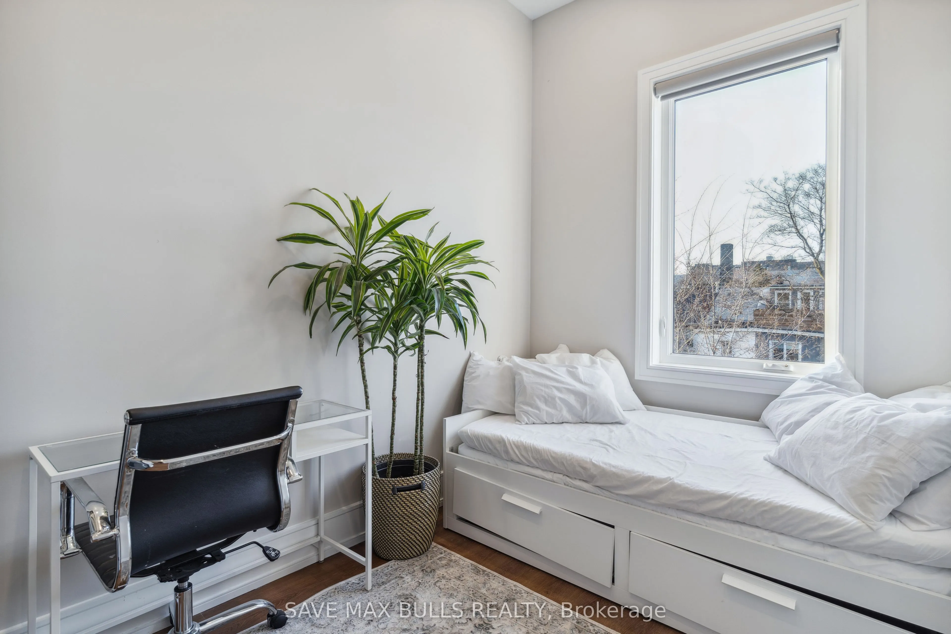 1320 Queen Street W