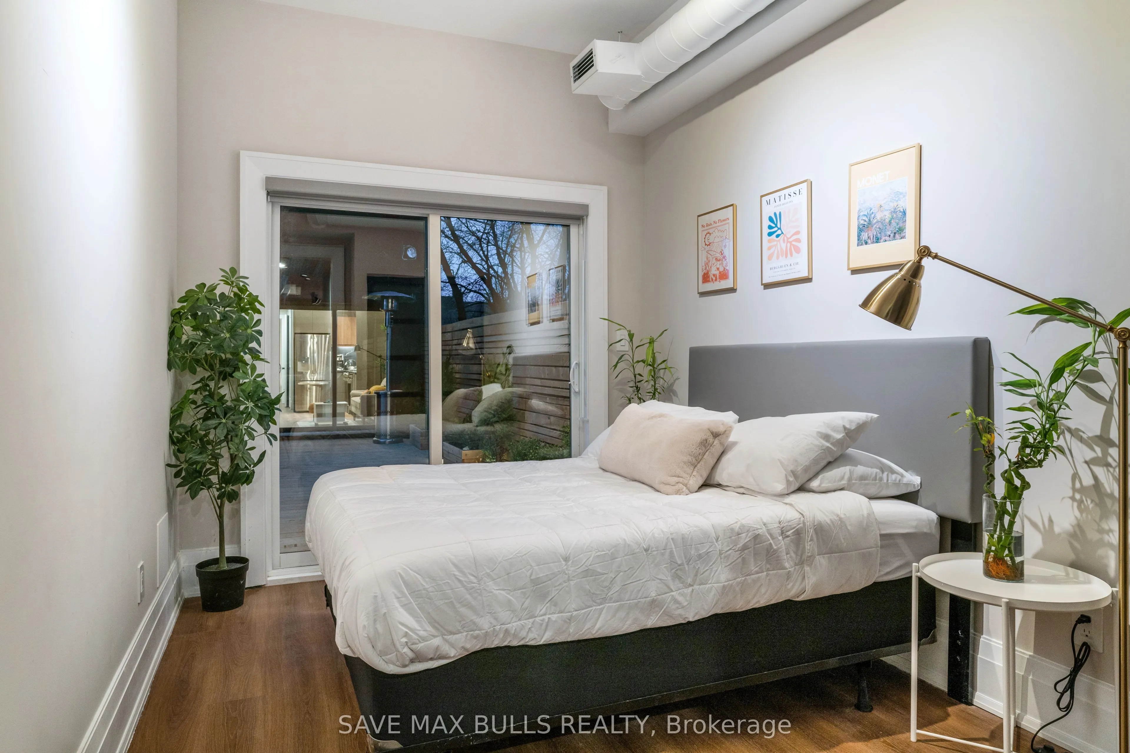 1320 Queen Street W