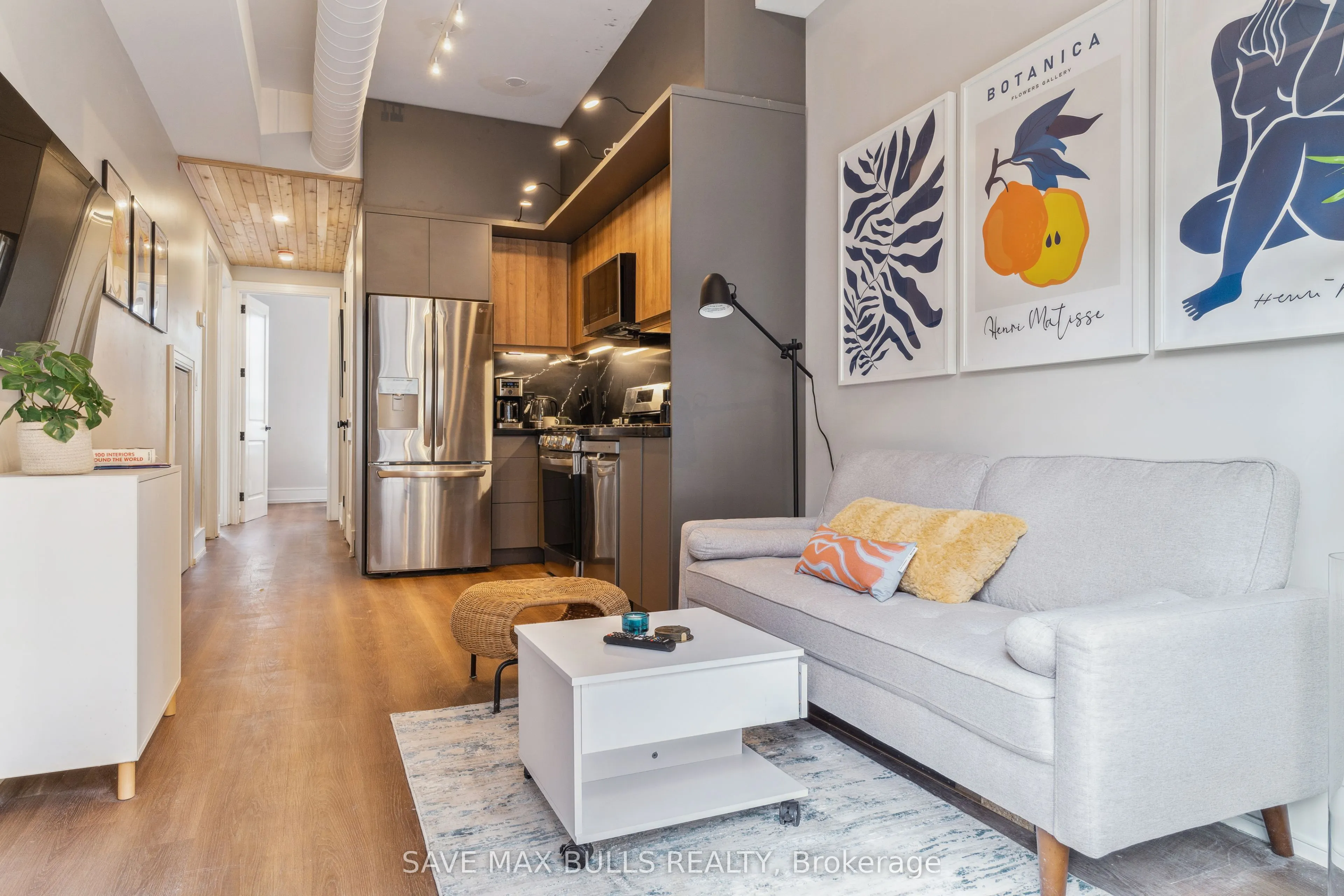 1320 Queen Street W