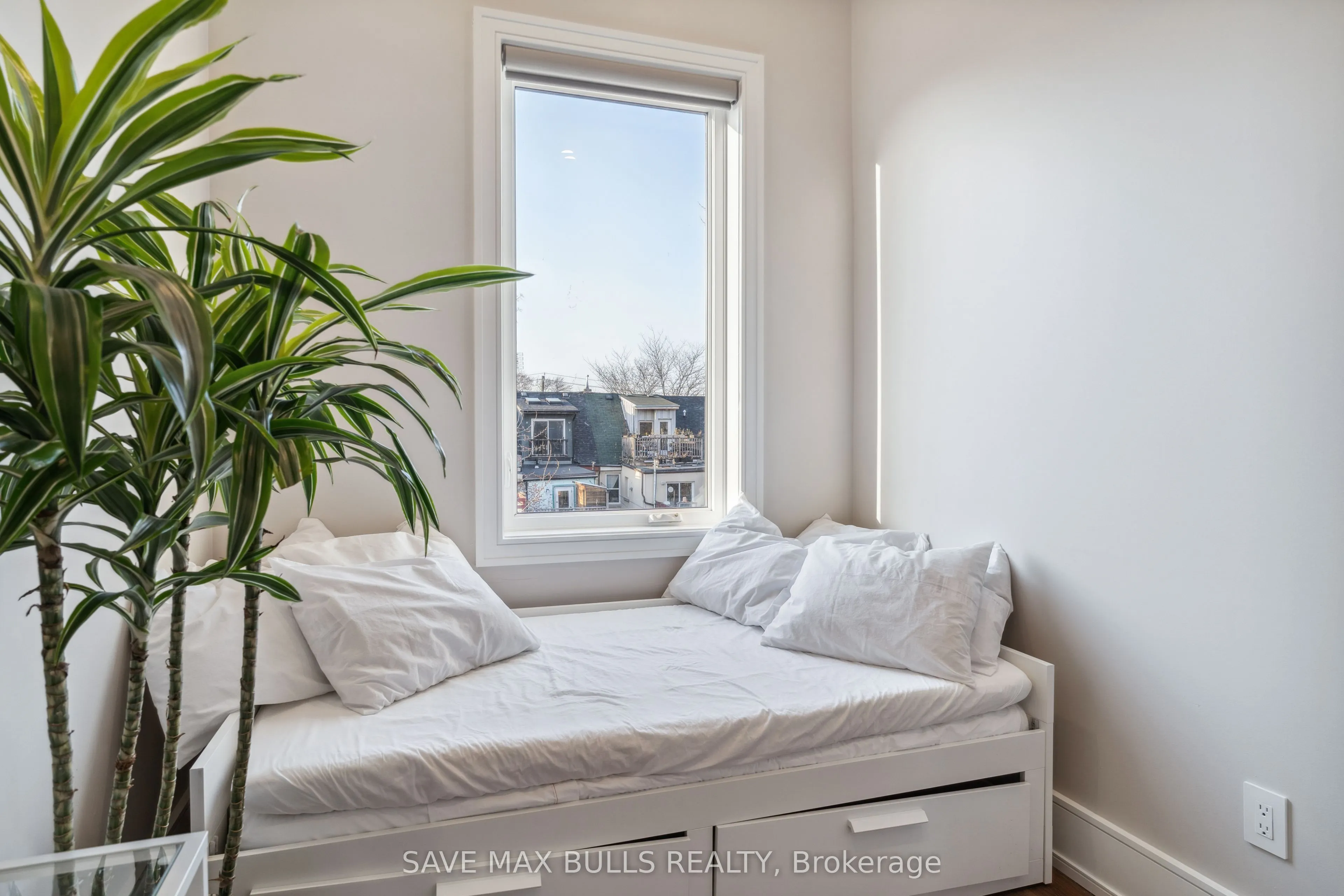 1320 Queen Street W