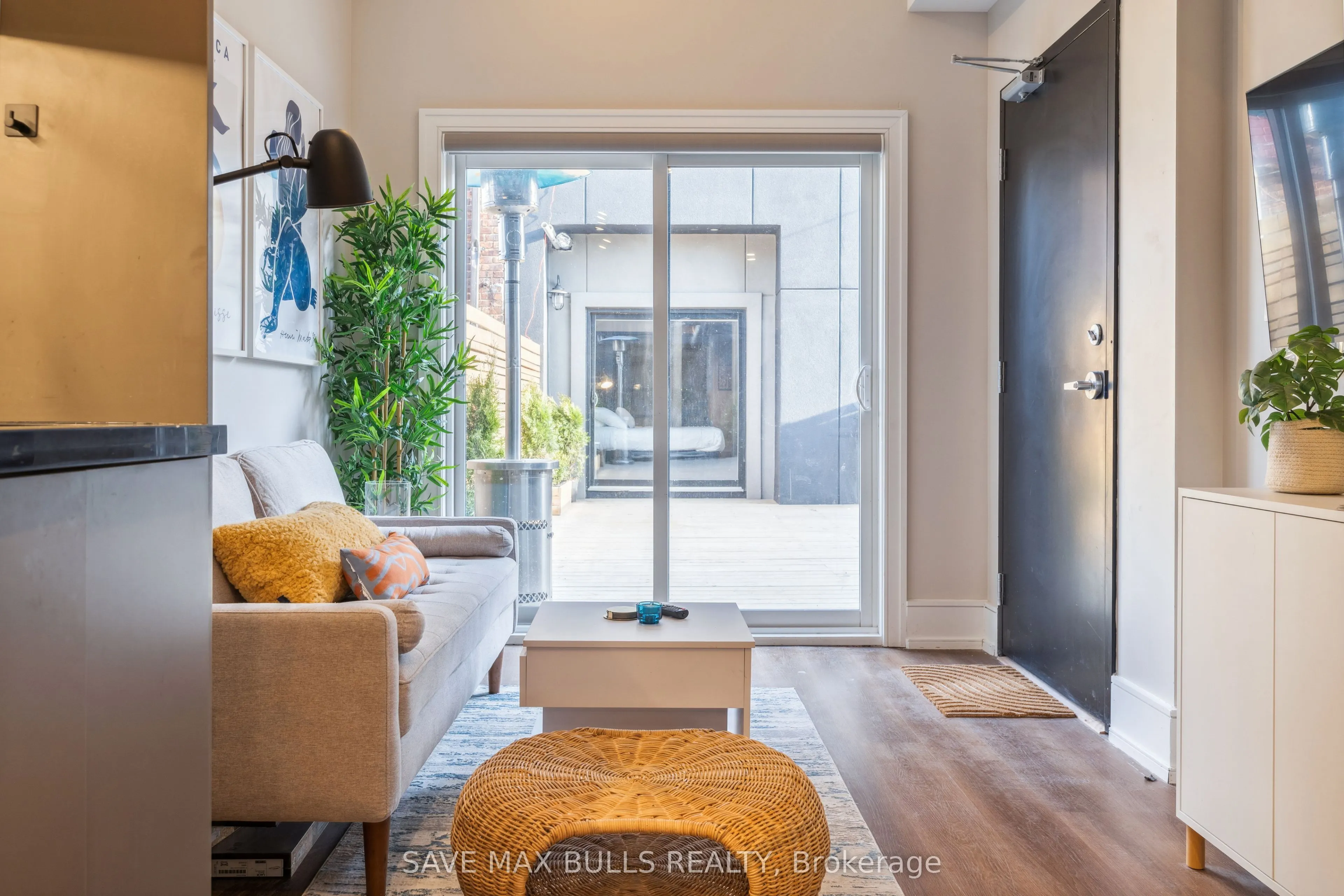 1320 Queen Street W