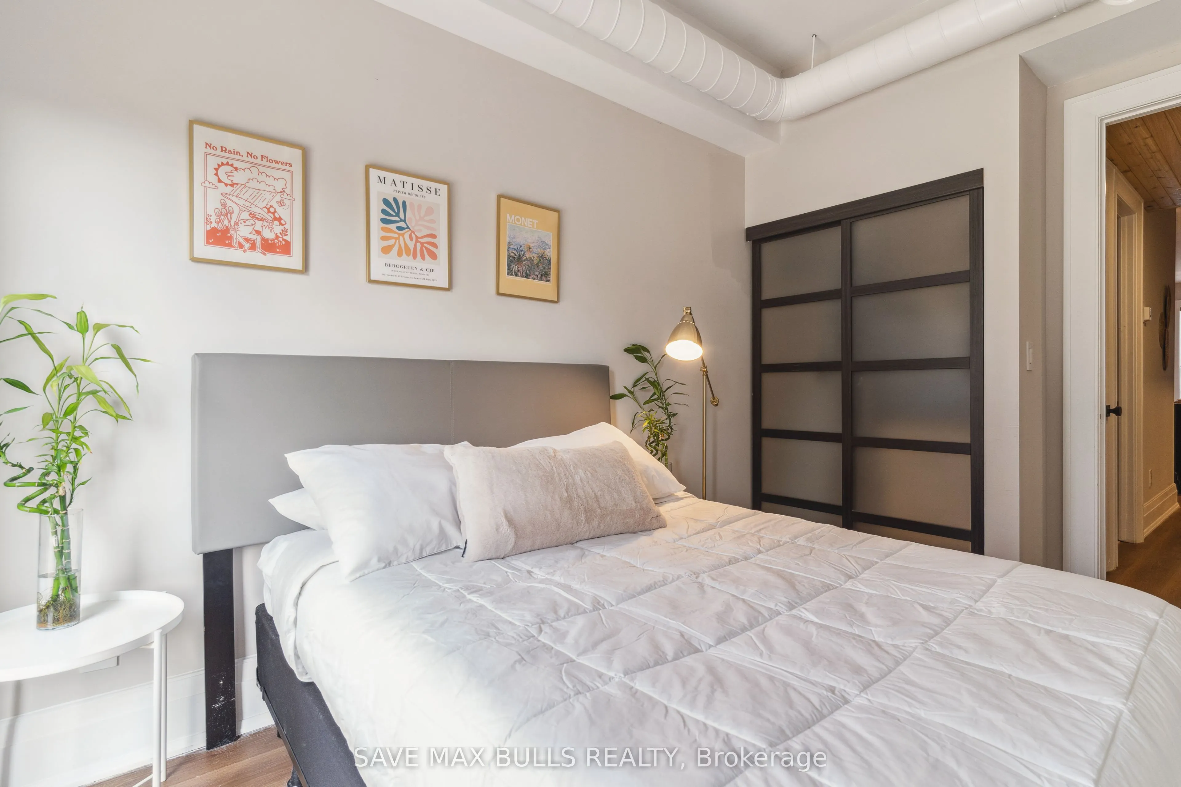 1320 Queen Street W