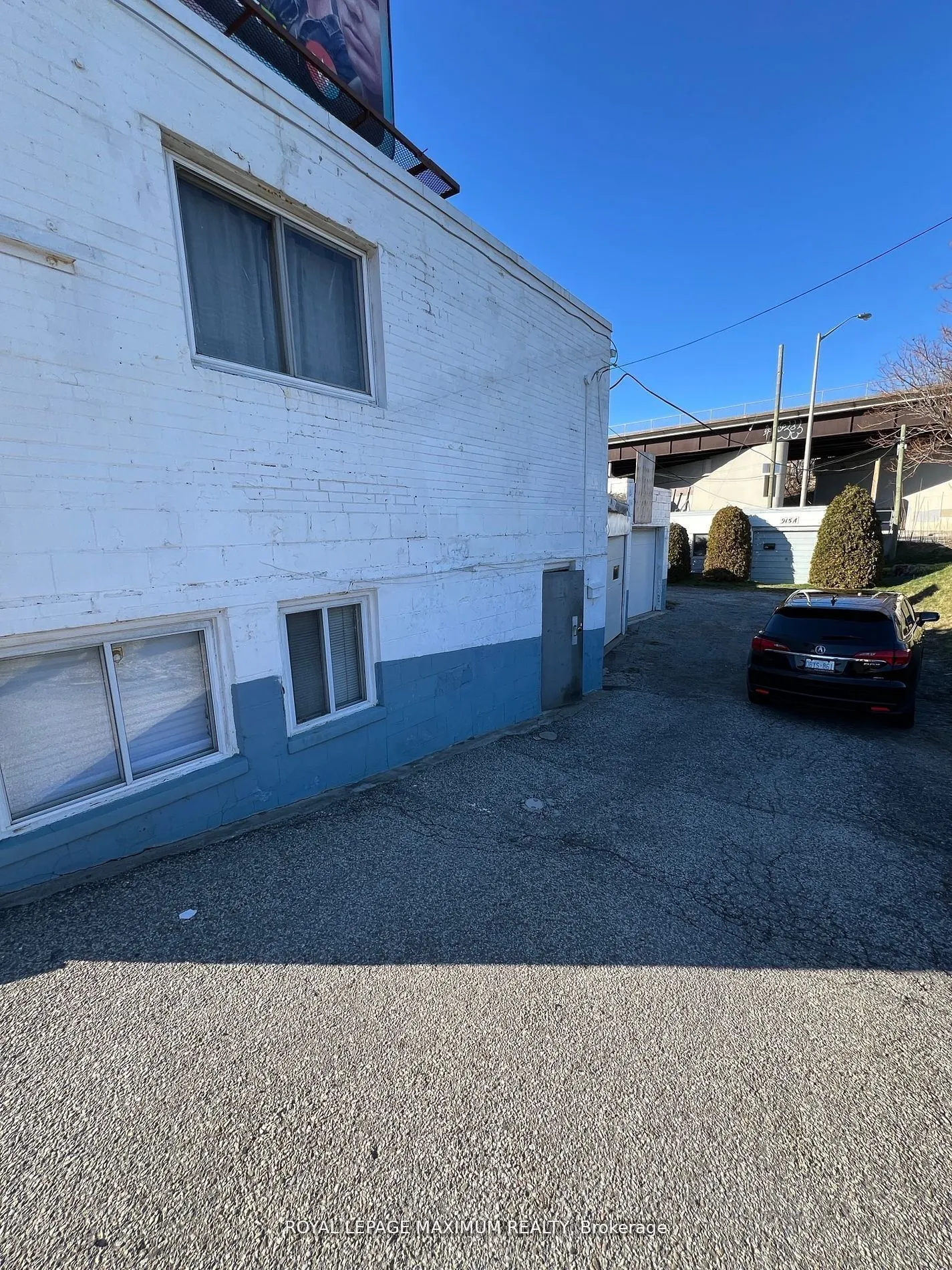 915 Weston Road
