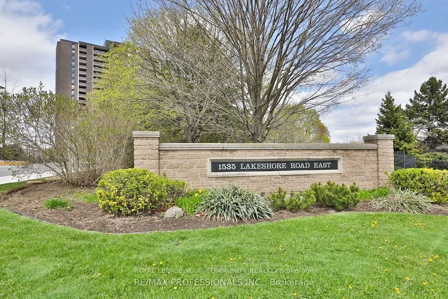1535 Lakeshore Road E, #205