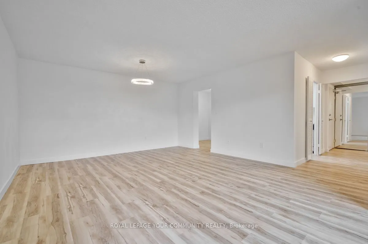 1535 Lakeshore Road E, #205