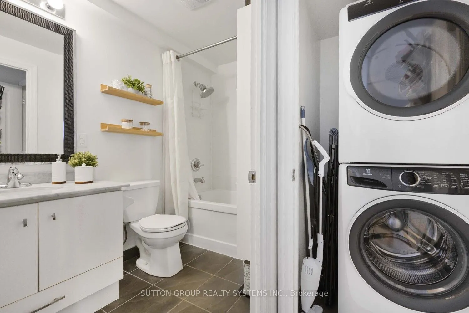 3563 Lake Shore Boulevard W, #212