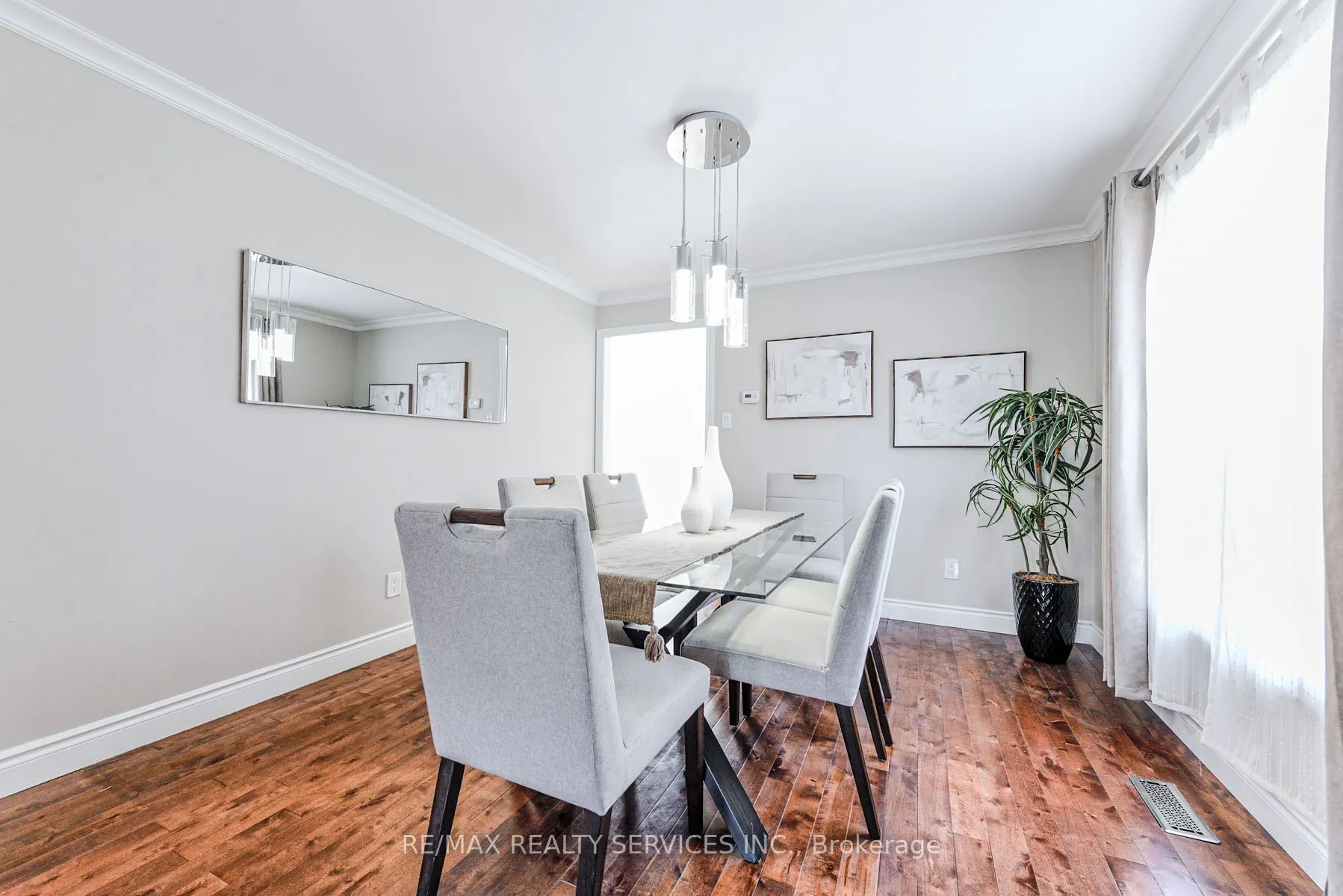 10 St Mark Place