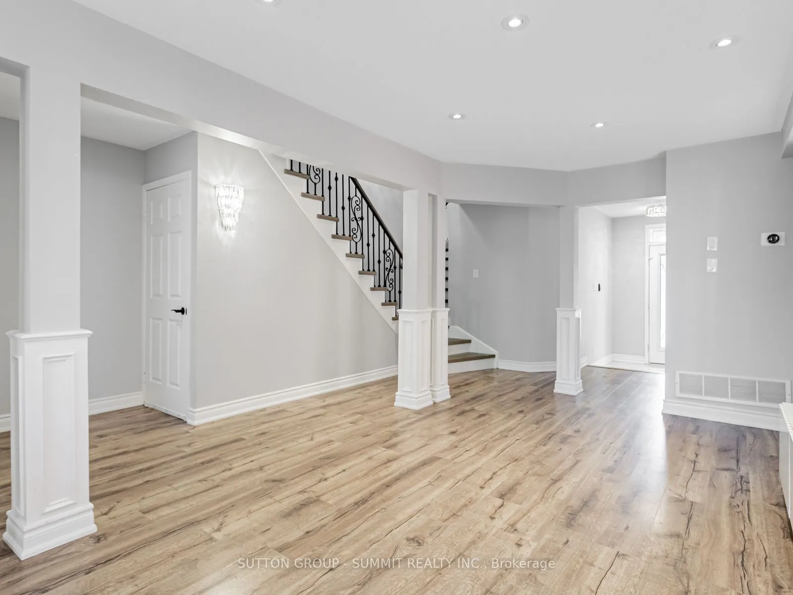 5453 Palmerston Crescent, #Upper