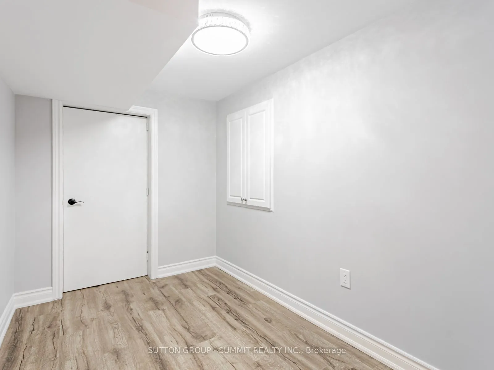 5453 Palmerston Crescent, #Upper