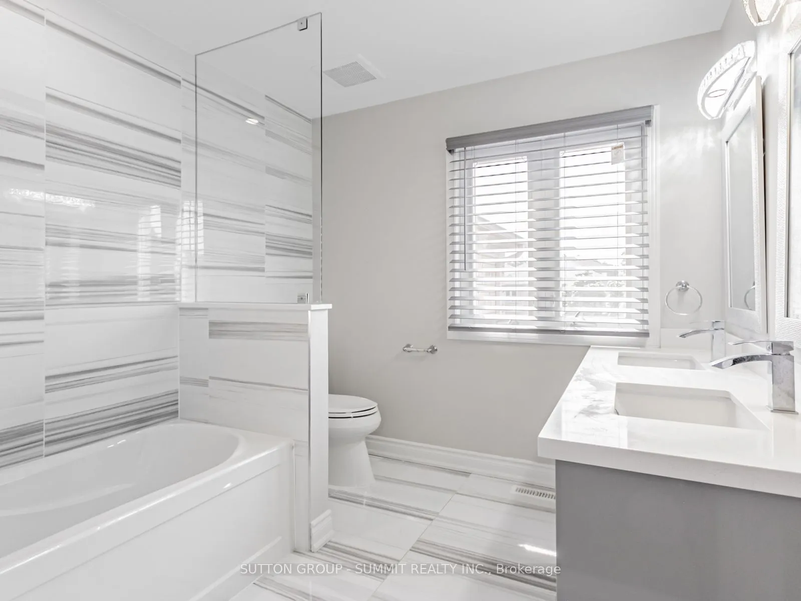5453 Palmerston Crescent, #Upper