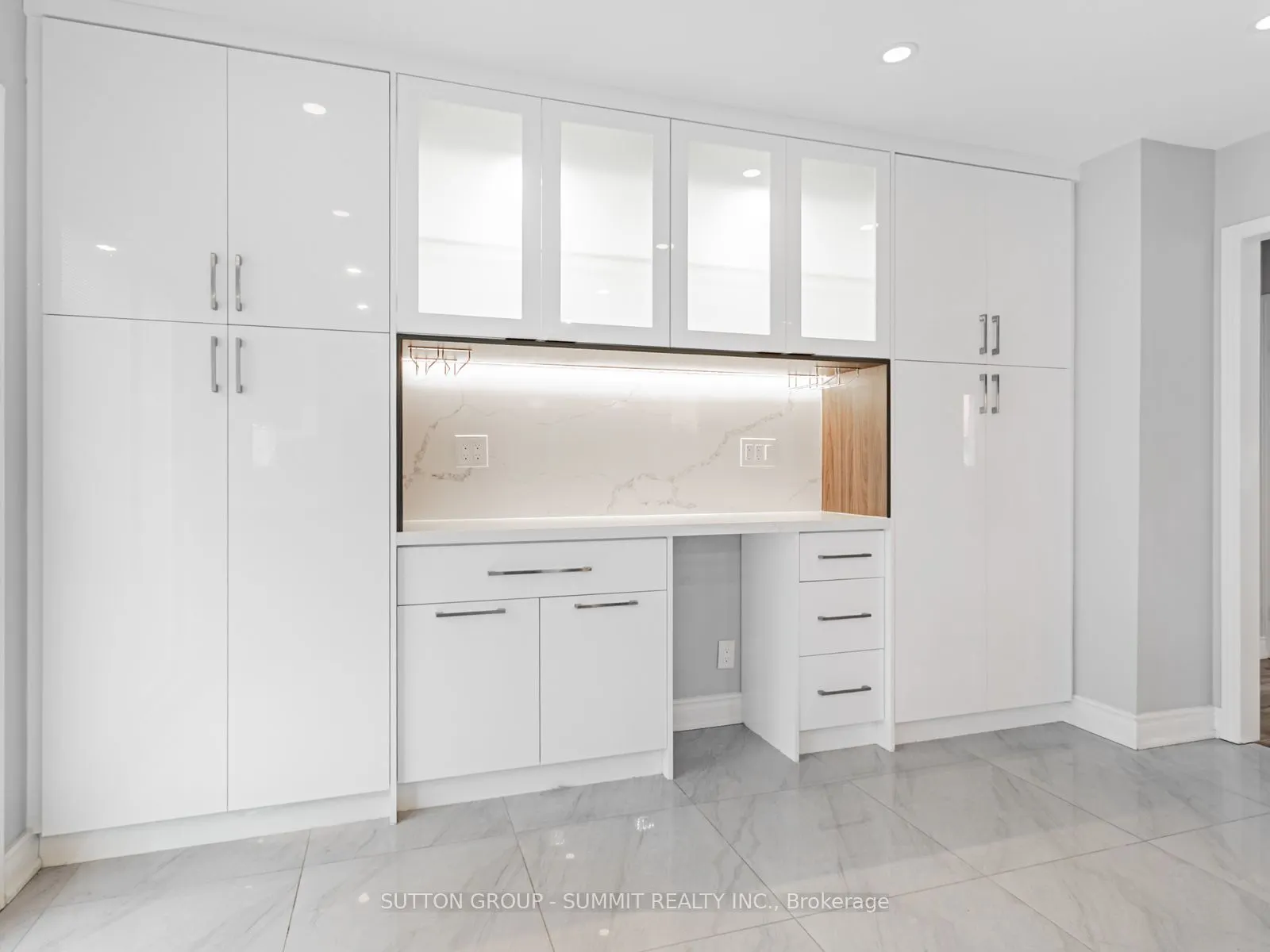 5453 Palmerston Crescent, #Upper