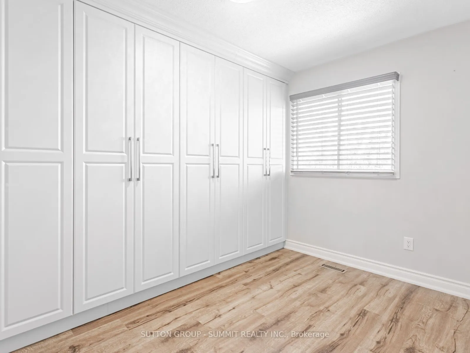 5453 Palmerston Crescent, #Upper